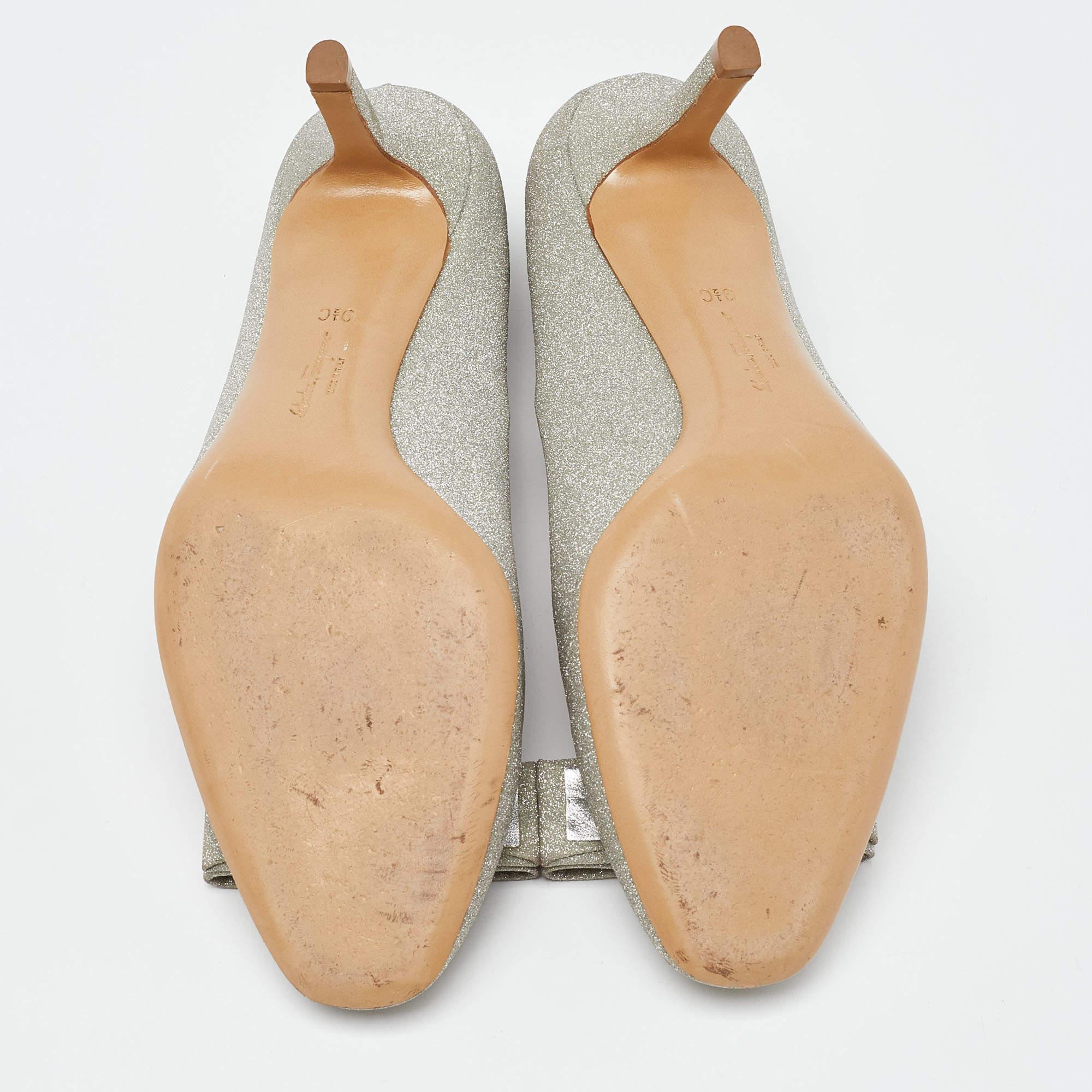 Salvatore Ferragamo Silver Glitter Vara BowRound Toe Pumps Size 40 For Sale 2