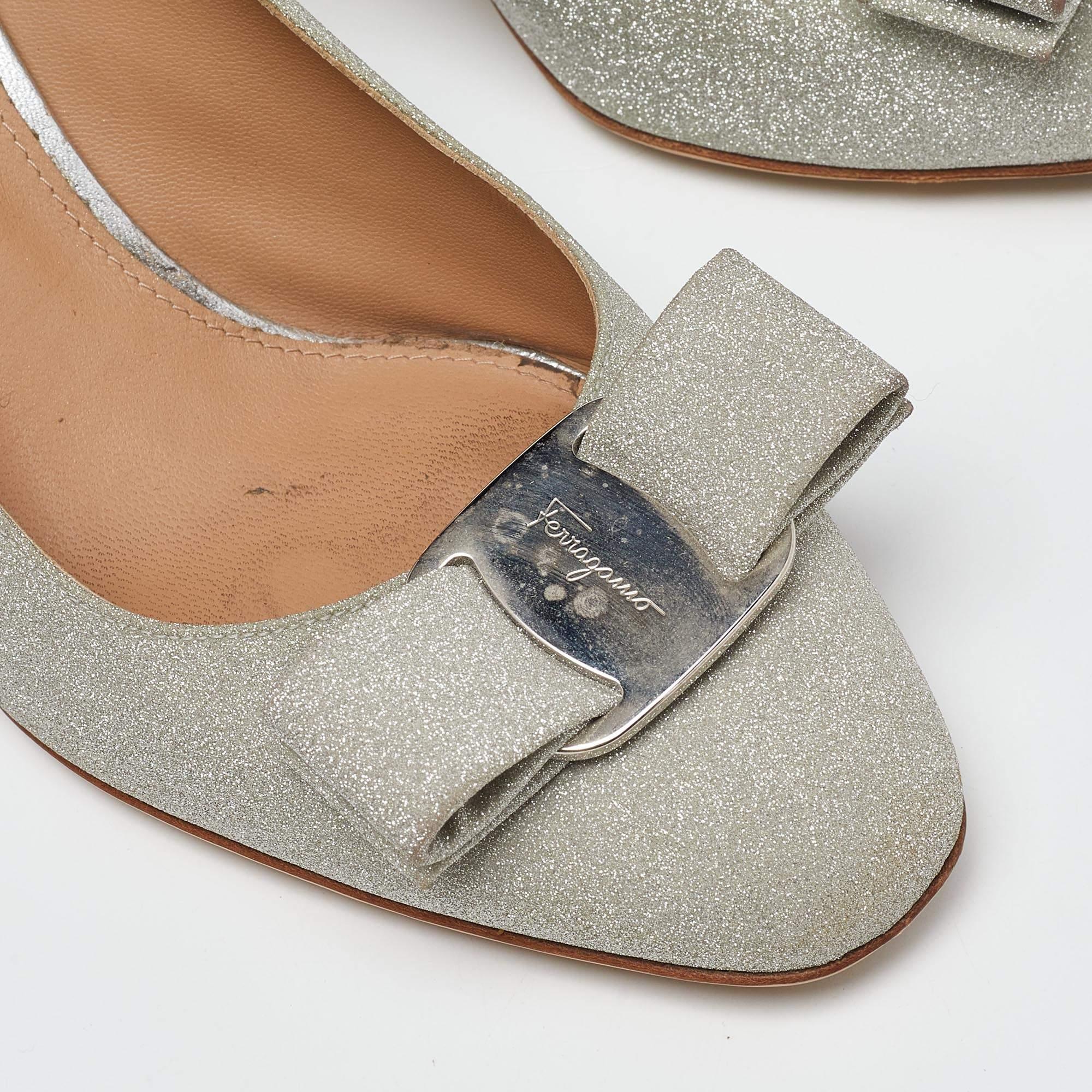 Salvatore Ferragamo Silver Glitter Vara BowRound Toe Pumps Size 40 For Sale 3