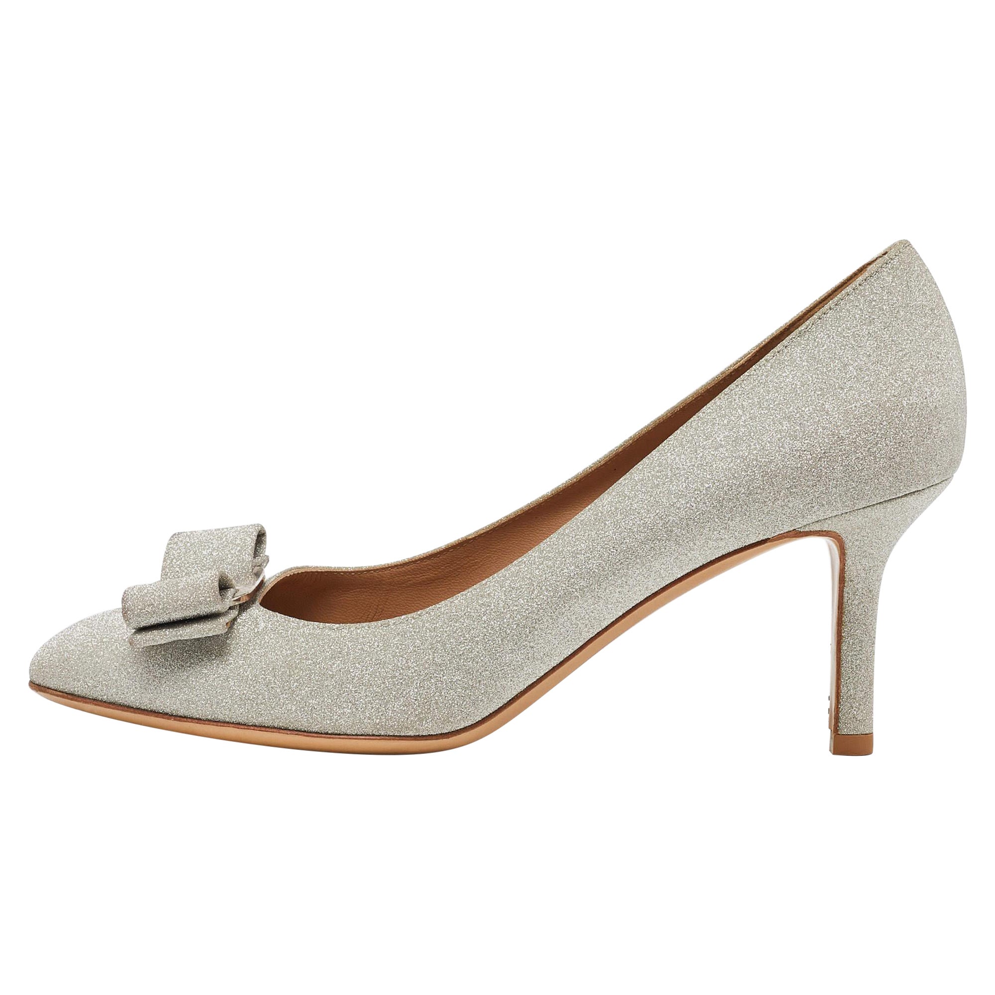 Salvatore Ferragamo Silber Glitter Vara BowRound Toe Pumps Größe 40