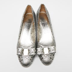 Salvatore Ferragamo Silver Laser Cut Leather Vara Bow Pumps Size 38.5