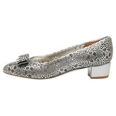 Salvatore Ferragamo Silver Laser Cut Leather Vara Bow Pumps Size 38.5