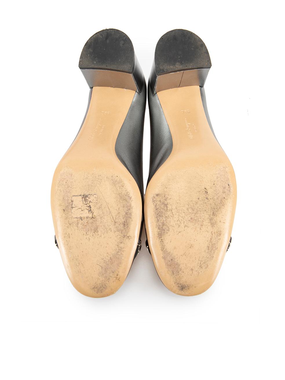 Salvatore Ferragamo - Escarpins d'appoint en cuir argenté avec chaîne, taille US 9,5 Bon état - En vente à London, GB