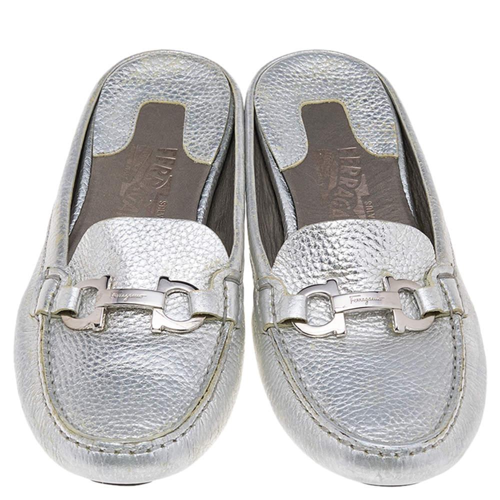 Women's Salvatore Ferragamo Silver Leather Gancini Slip On Mules Size 38.5 For Sale