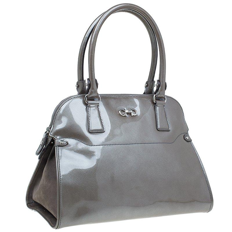 Salvatore Ferragamo Silver Patent Leather Satchel Bag im Zustand „Hervorragend“ in Dubai, Al Qouz 2