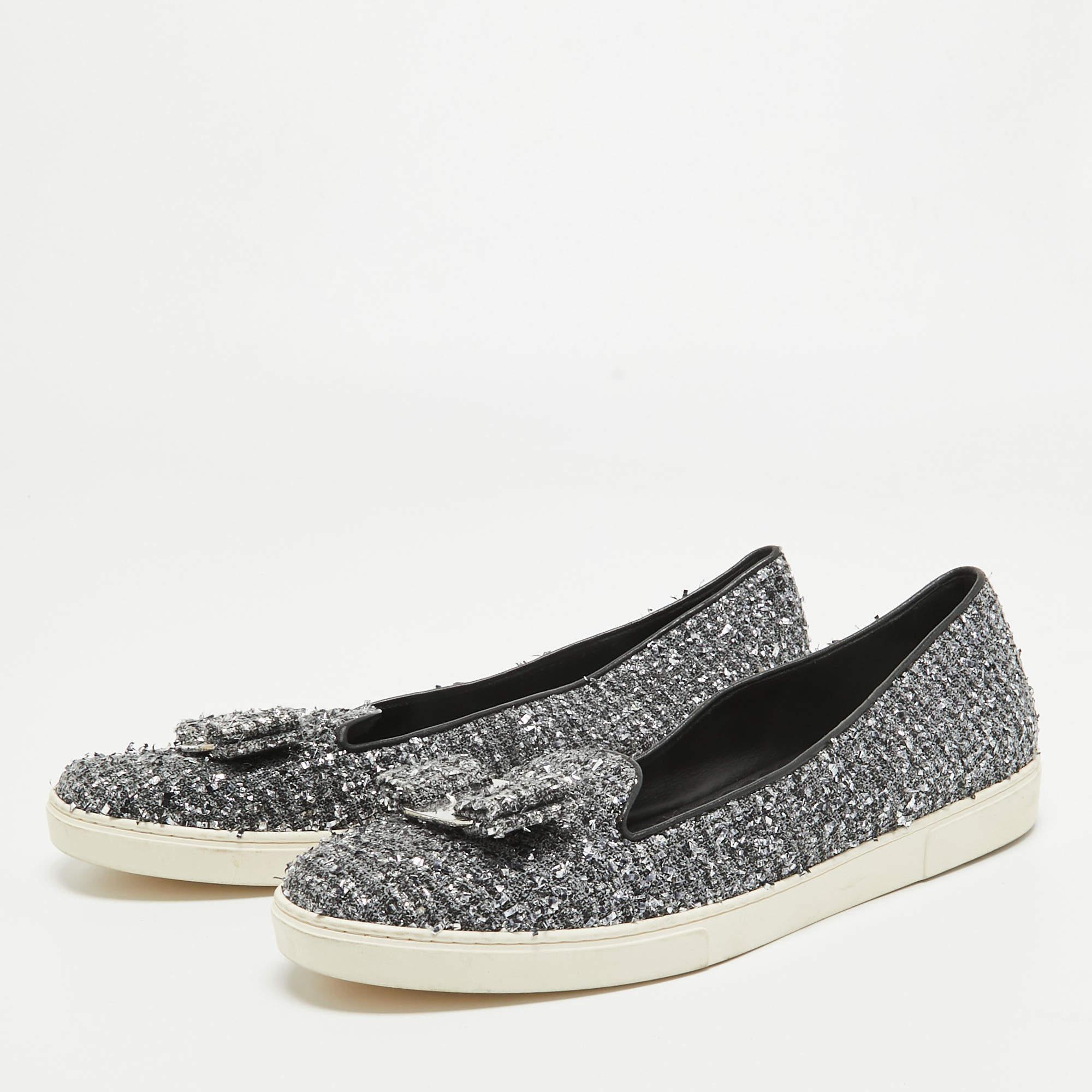 Coming in a classic silhouette, these Salvatore Ferragamo ballet-style sneakers are a seamless combination of luxury, comfort, and style. These sneakers are finished with signature details and comfortable insoles.