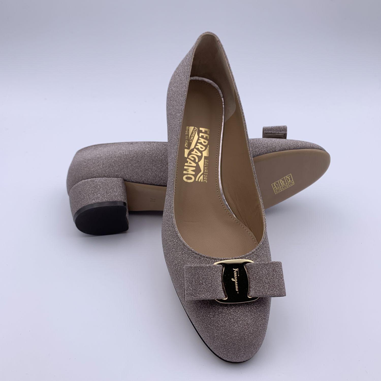 Women's Salvatore Ferragamo Silver Vara Glitter Low Heel Pumps Size 5.5C 36C