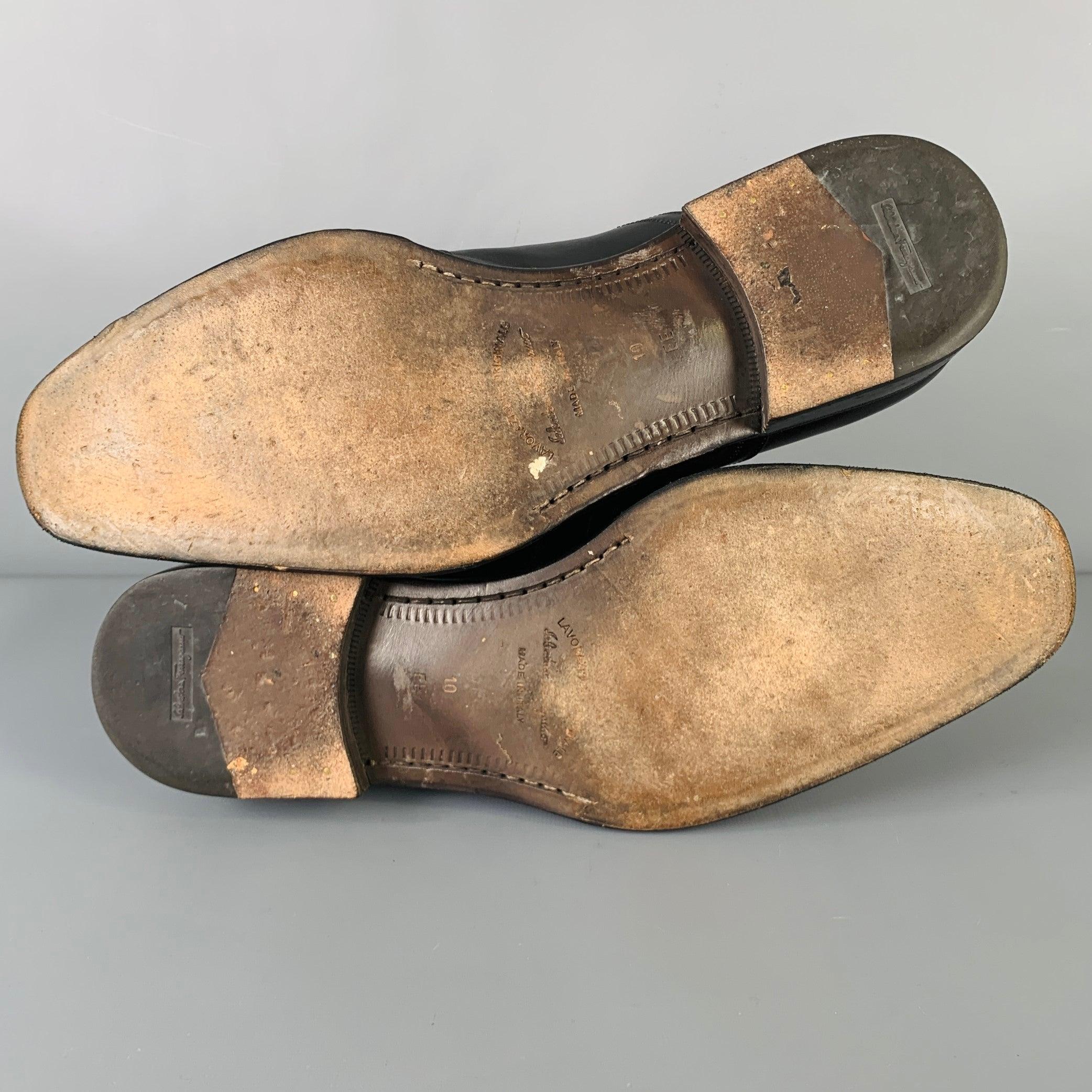 SALVATORE FERRAGAMO - Chaussures noires à bout carré à lacets en cuir à pointe d'aigle, taille 10 en vente 1