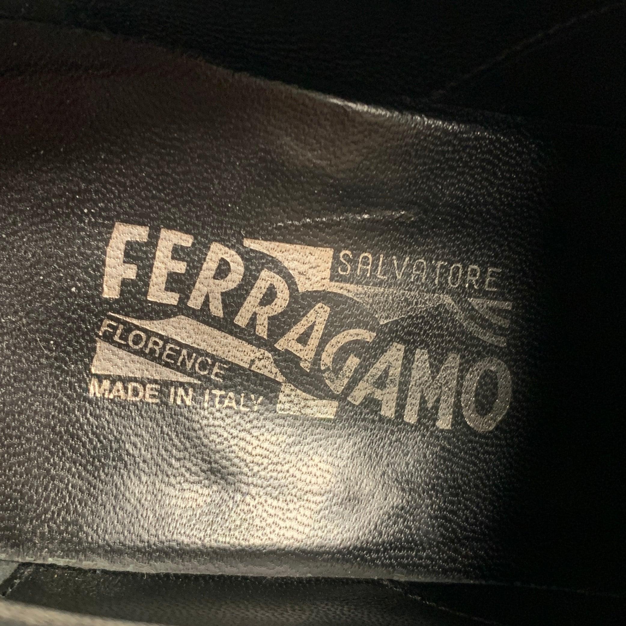 SALVATORE FERRAGAMO - Chaussures noires à bout carré à lacets en cuir à pointe d'aigle, taille 10 en vente 3