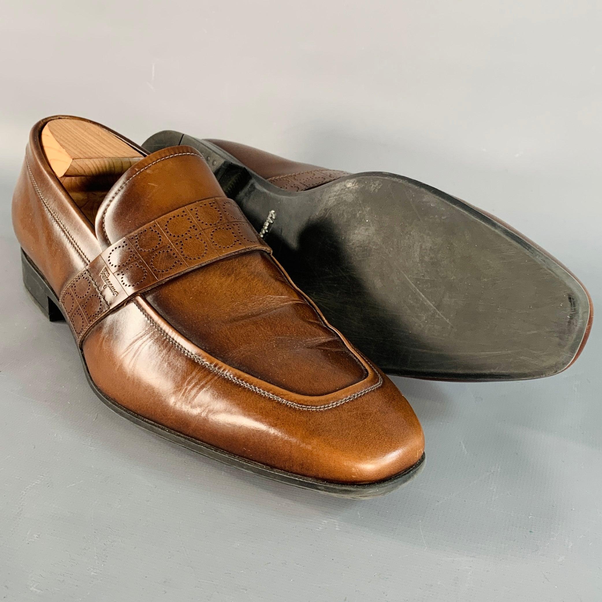 SALVATORE FERRAGAMO Taille 10 Mocassins en cuir marron perforé Pour hommes en vente