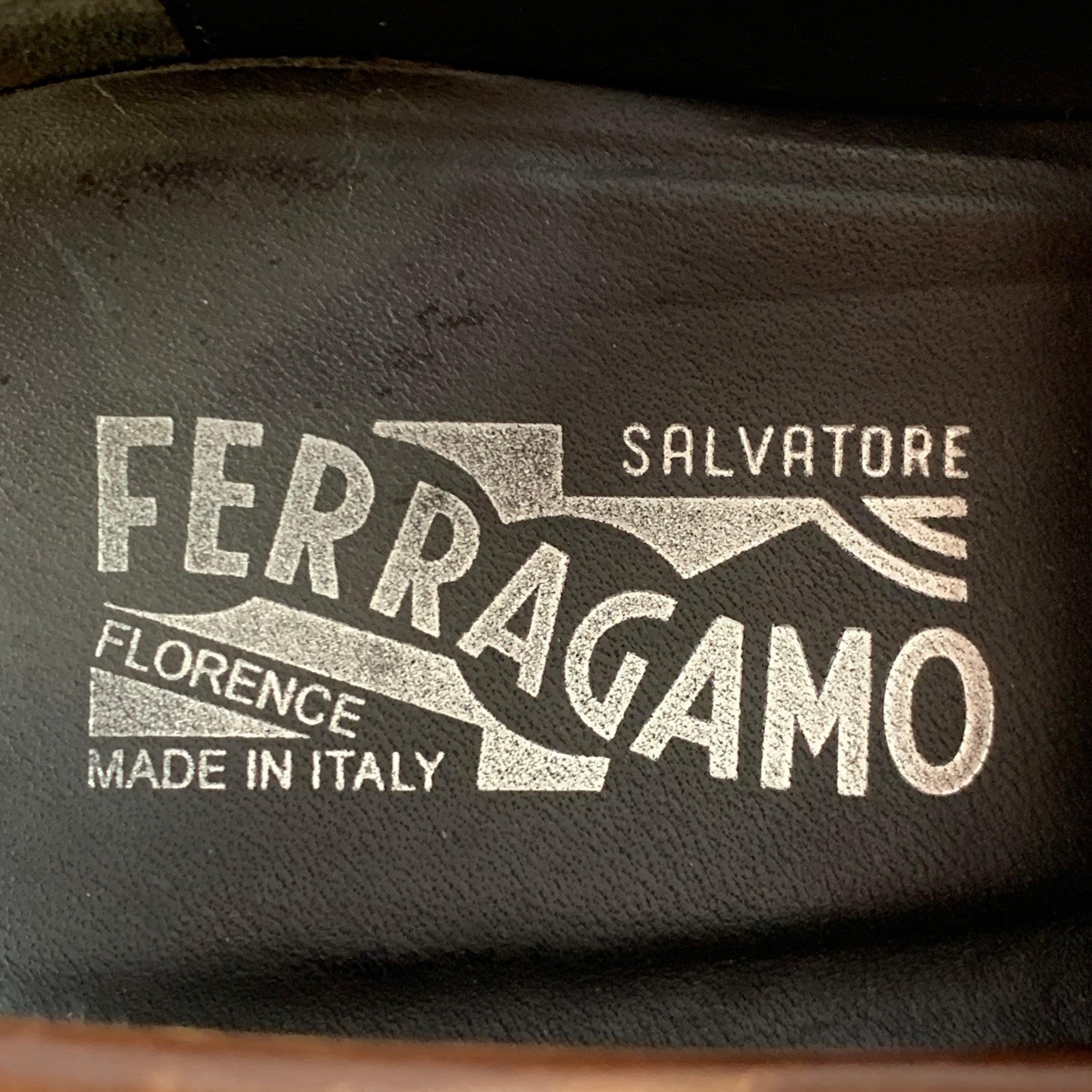 SALVATORE FERRAGAMO Taille 10 Mocassins en cuir marron perforé en vente 2