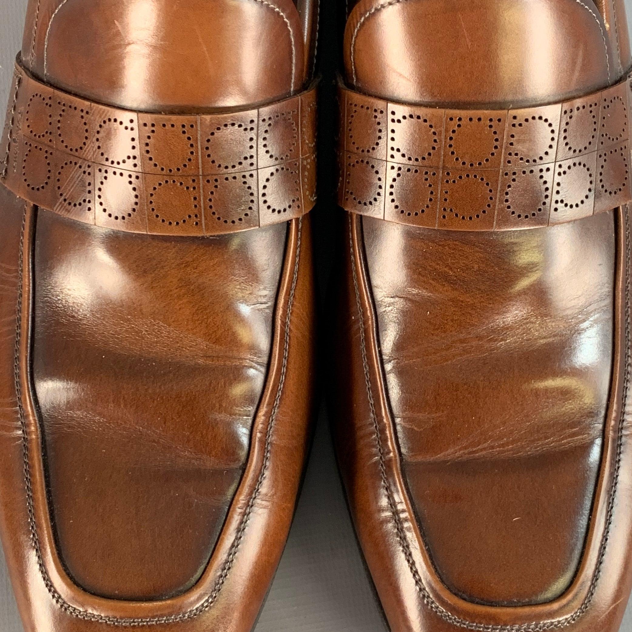 SALVATORE FERRAGAMO Taille 10 Mocassins en cuir marron perforé en vente 4