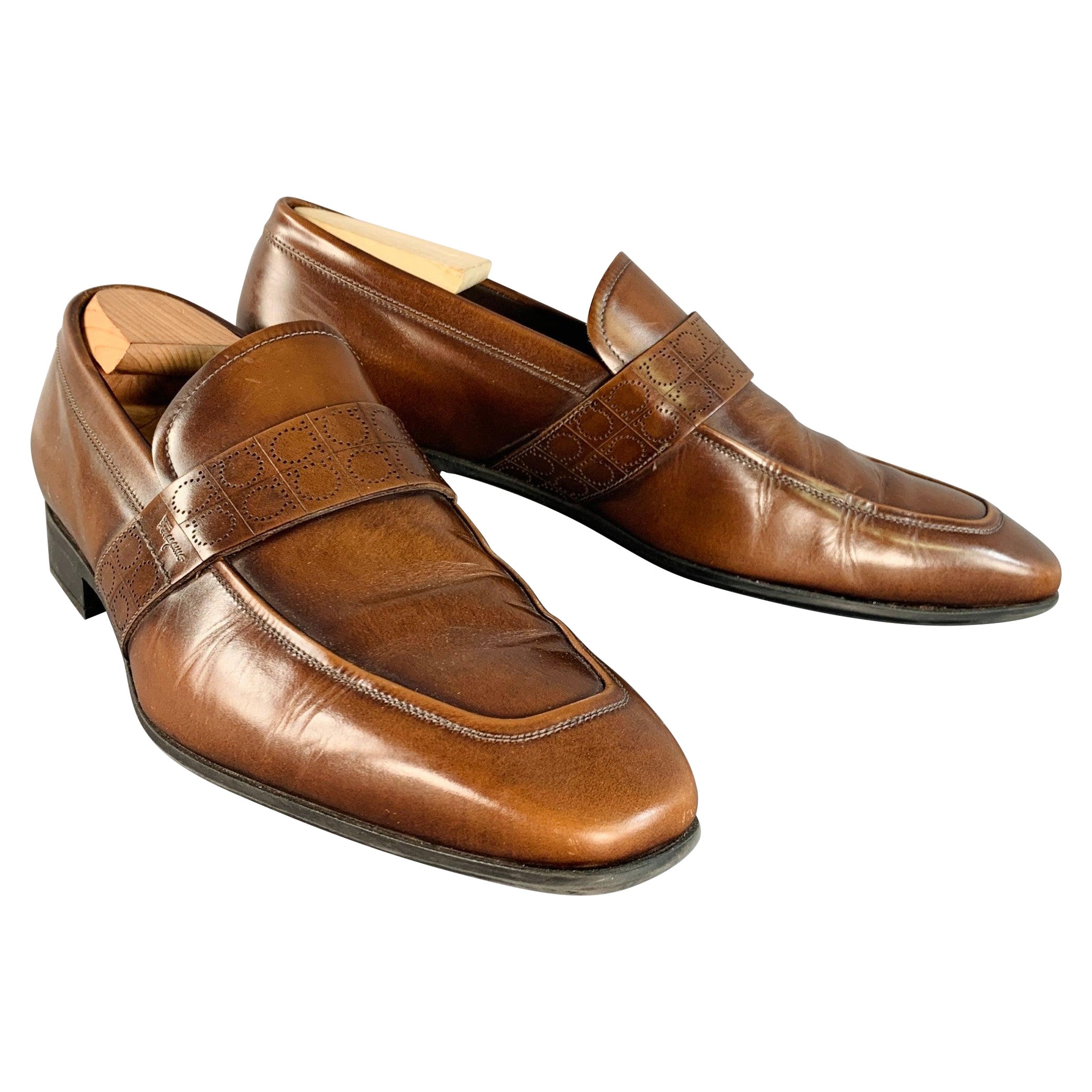 SALVATORE FERRAGAMO Taille 10 Mocassins en cuir marron perforé en vente