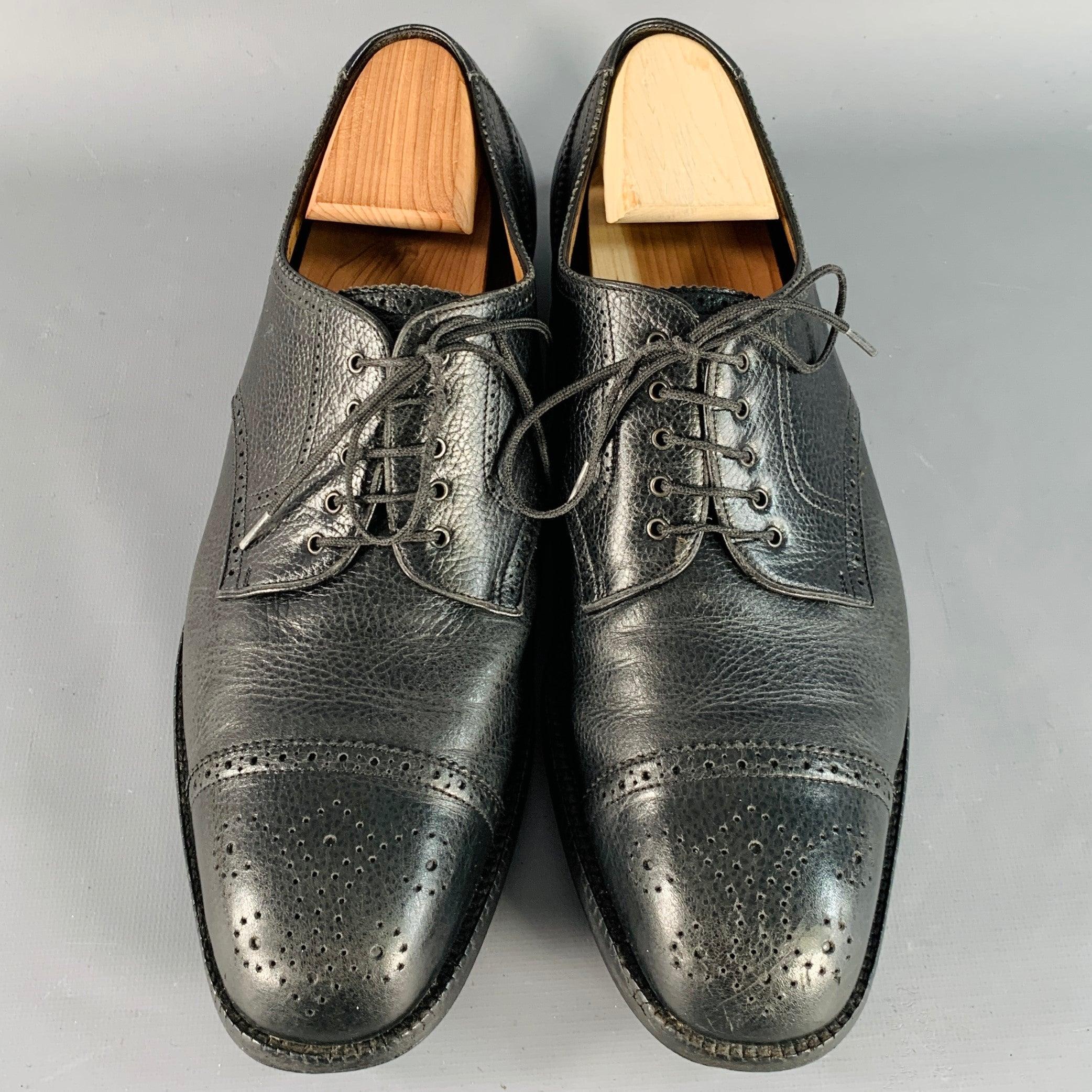 SALVATORE FERRAGAMO Taille 10.5 Chaussures à lacets en cuir perforé de couleur noire Bon état - En vente à San Francisco, CA