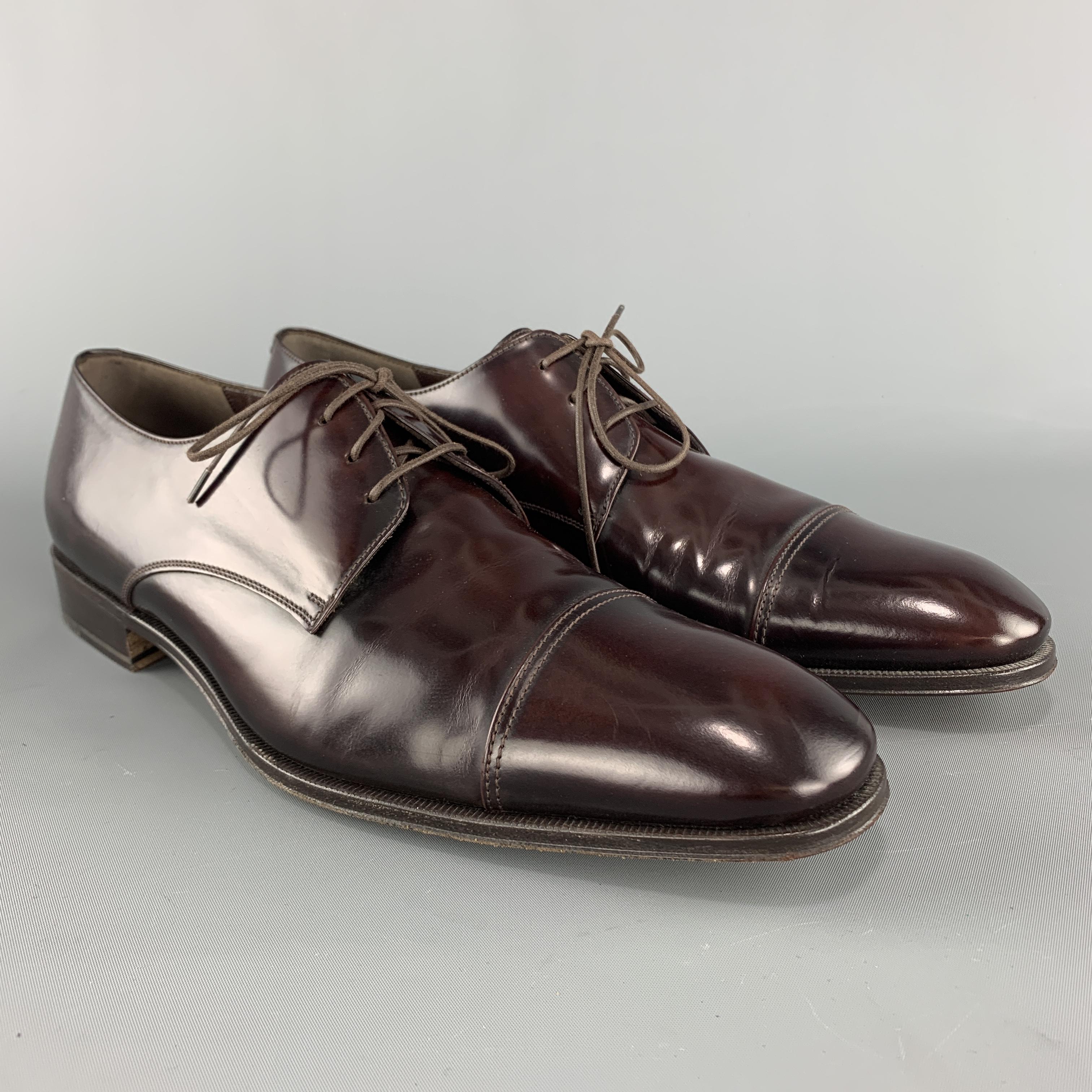 SALVATORE FERRAGAMO dress shoes come in burgundy polished leather with a cap toe. Made in Italy.

Excellent Pre-Owned Condition.
Marked: US 10.5

Outsole: 12.25 x 4 in.