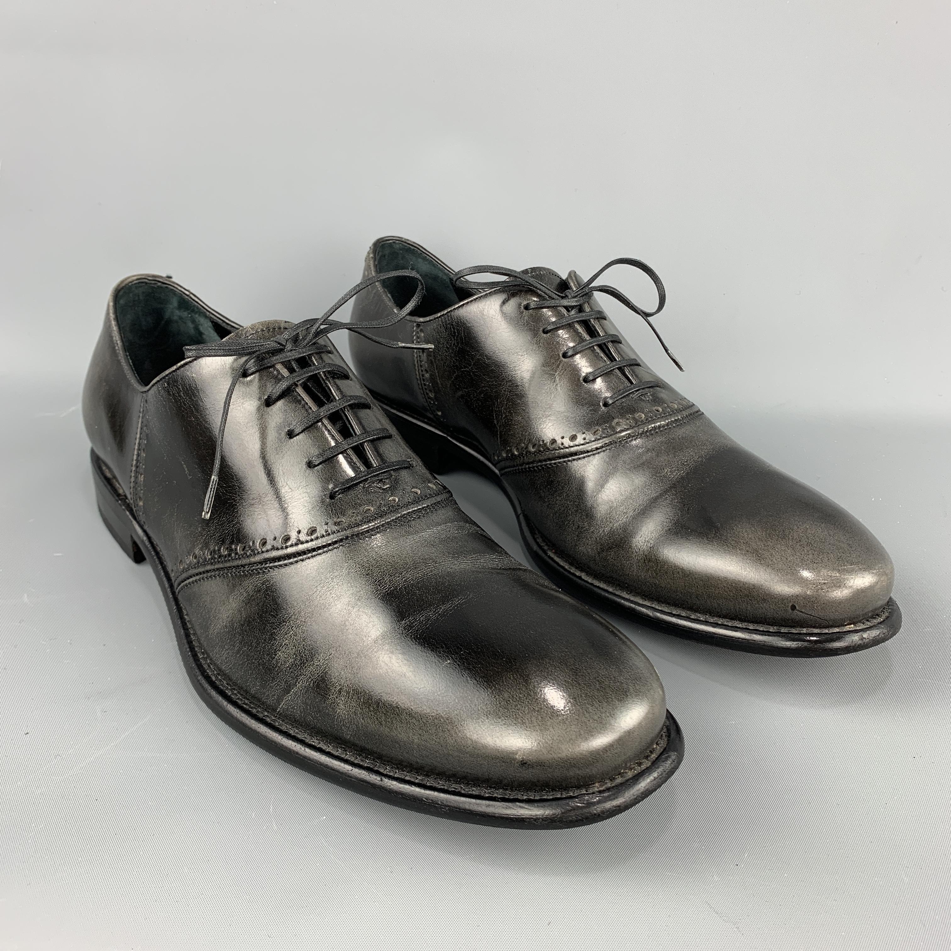 SALVATORE FERRAGAMO Derby Dress Lace up Shoes comes in a black tone in a leather material, with an Antique style effect, a rounded point toe, and a leather sole. Made in Italy.

Excellent Pre-Owned Condition.
Marked: 11   00VF  94022  11 
