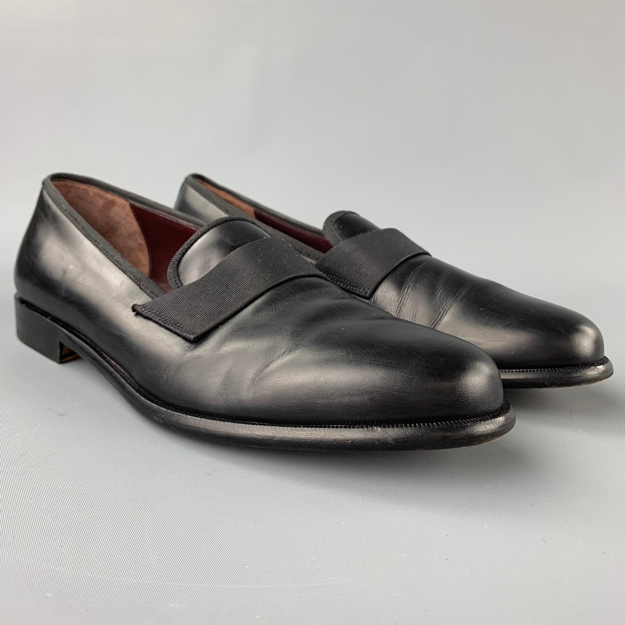 SALVATORE FERRAGAMO loafers comes in a black leather featuring a grosgrain strap, slip on, and a wooden sole. Made in Italy.

Good Pre-Owned Condition.
Marked: UI 6500 3/7 11 D

Measurements:

12 in. x 4 in. 