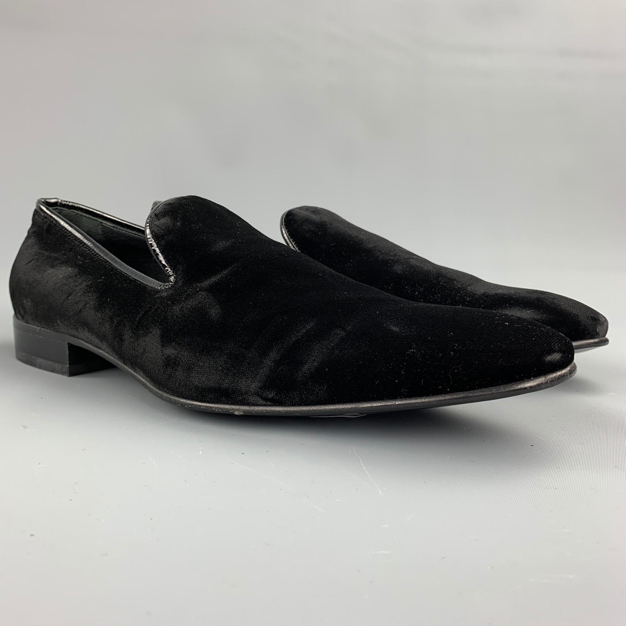 SALVATORE FERRAGAMO loafer comes in a black velvet featuring a slip on style and a wooden sole. Made in Italy.

Very Good Pre-Owned Condition.
Marked: 11 D

Outsole:

12.5 in. x 4 in. 