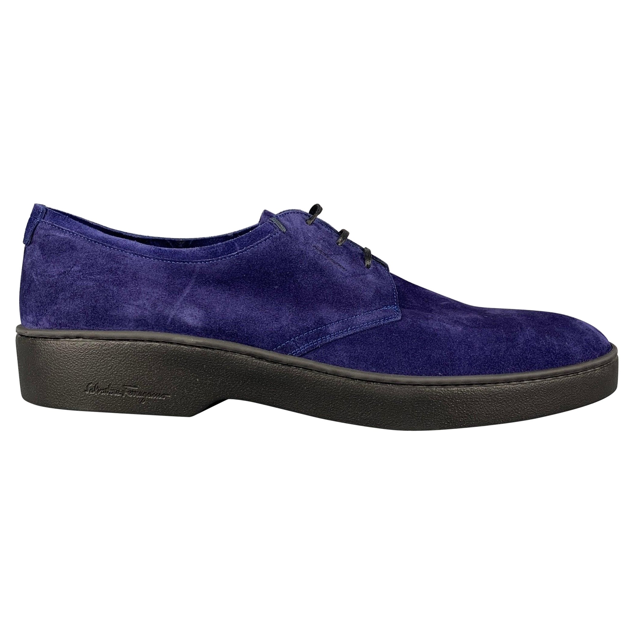 SALVATORE FERRAGAMO Taglia 11 Scarpe allacciate in pelle scamosciata viola in vendita