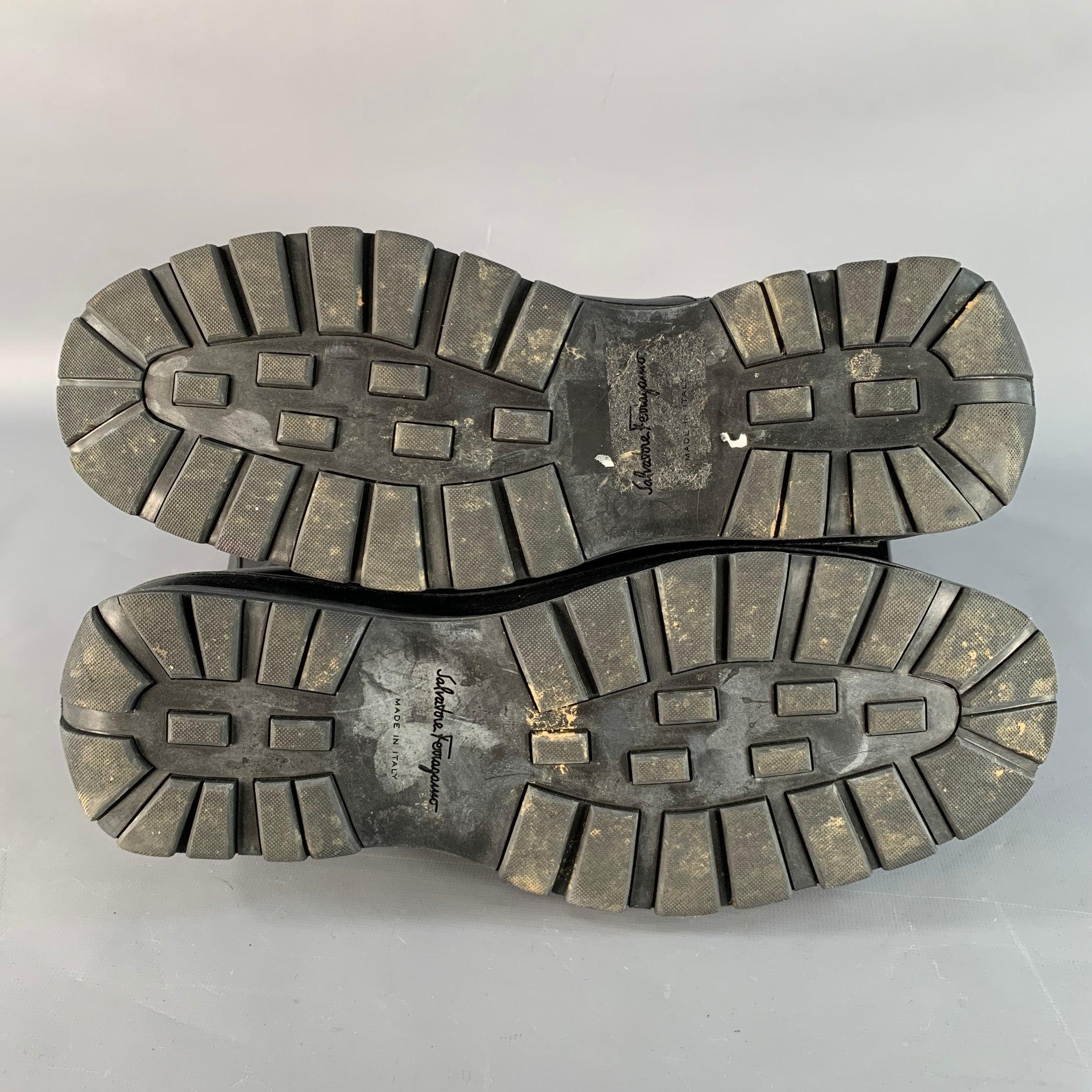 SALVATORE FERRAGAMO Taille 12 Bottes d'ingénieur en cuir noir à semelle en caoutchouc en vente 1