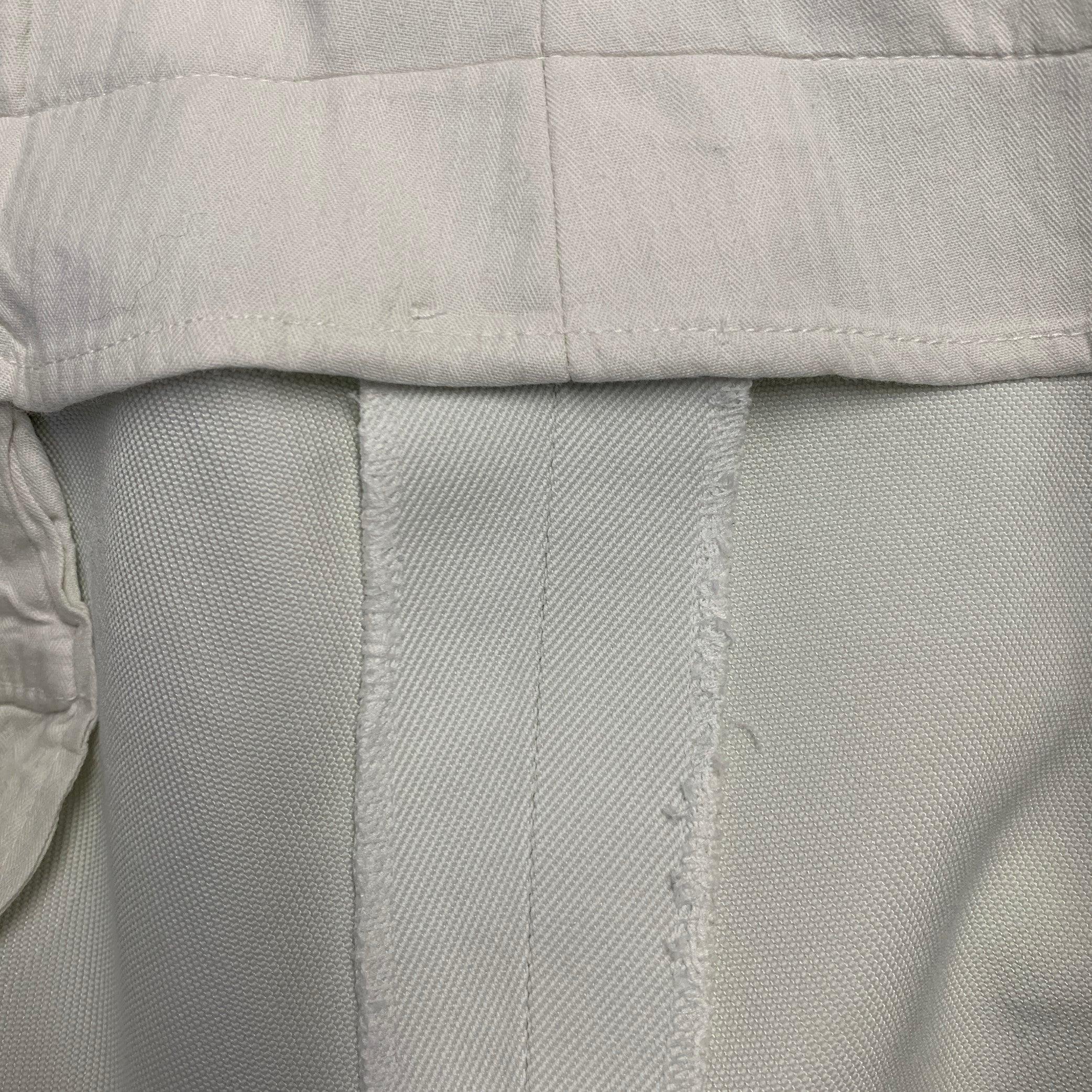 SALVATORE FERRAGAMO Taille 40 Pantalon droit décontracté en sergé de coton soie blanc cassé en vente 3