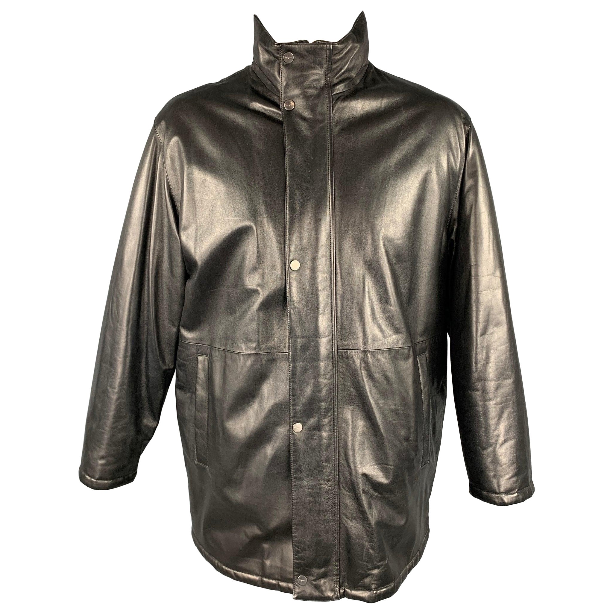 SALVATORE FERRAGAMO Talla 42 Abrigo reversible de piel negra con cremallera y botones a presión