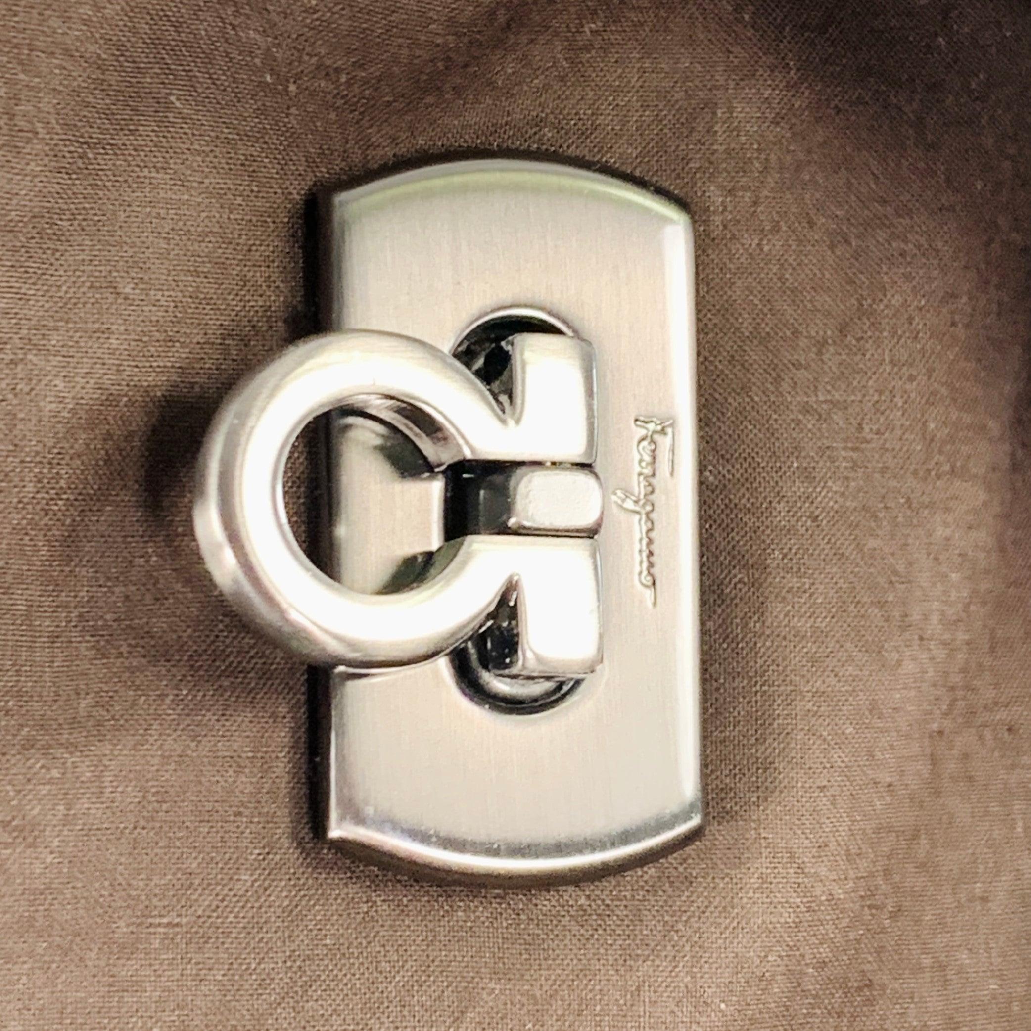SALVATORE FERRAGAMO coat
in a brown cotton blend fabric featuring two exterior flap pockets, spread collar, and silver tone metal horsebit turnlock closure. Made in Italy.Very Good Pre-Owned Condition. Multiple minor marks. 

Marked:   IT 54
