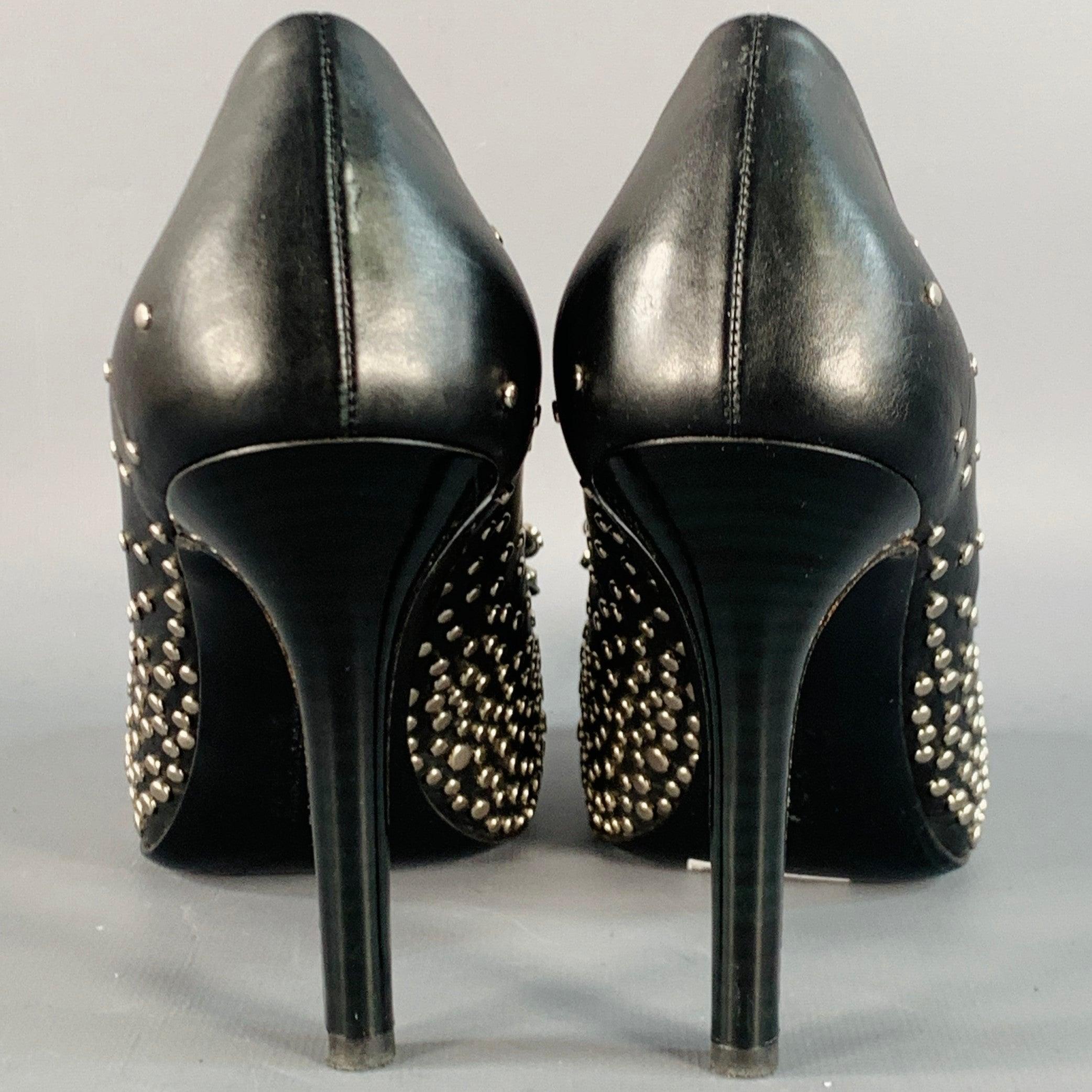 Noir SALVATORE FERRAGAMO Taille 5 Escarpins en cuir noir argenté avec nœud clouté en vente