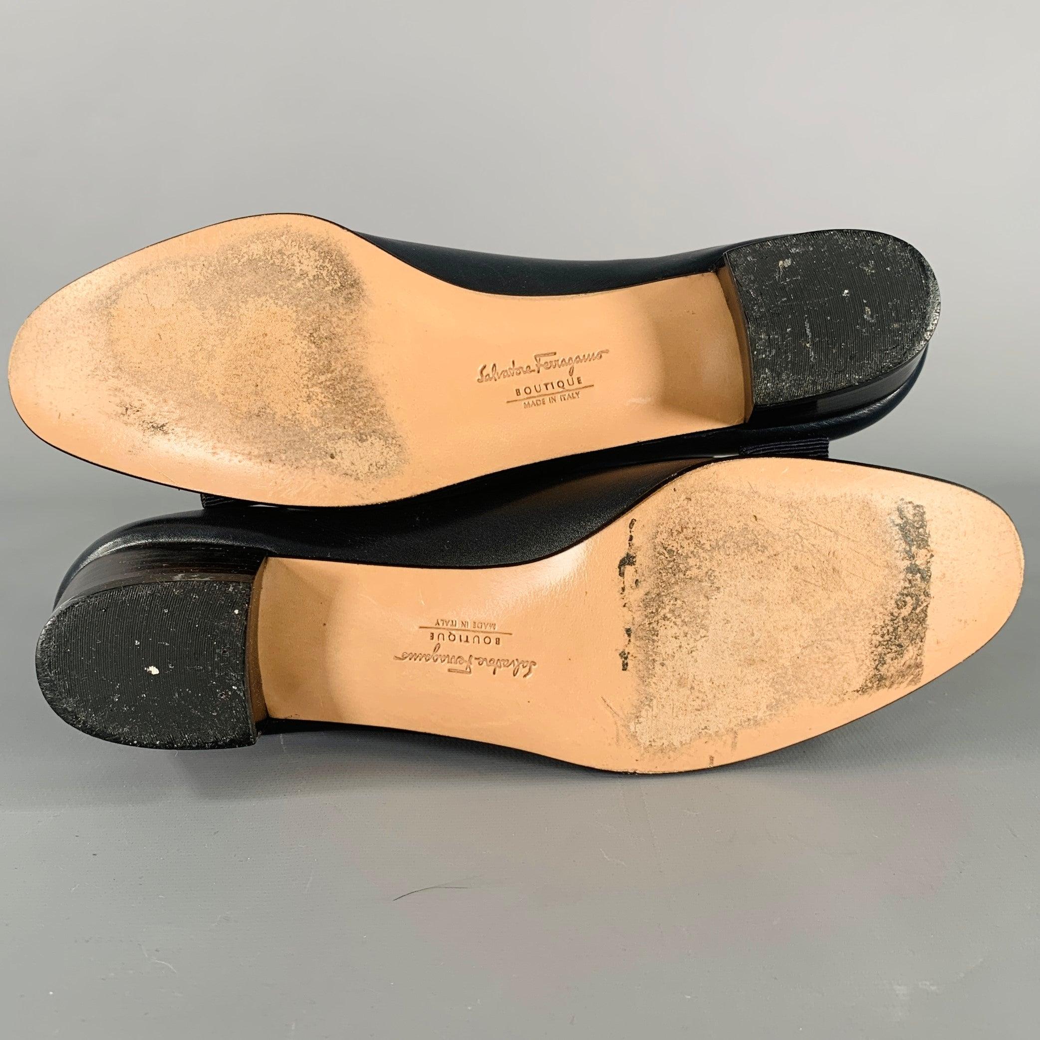 SALVATORE FERRAGAMO Size 5.5 Navy Leather Kitten Heel Pumps For Sale 1