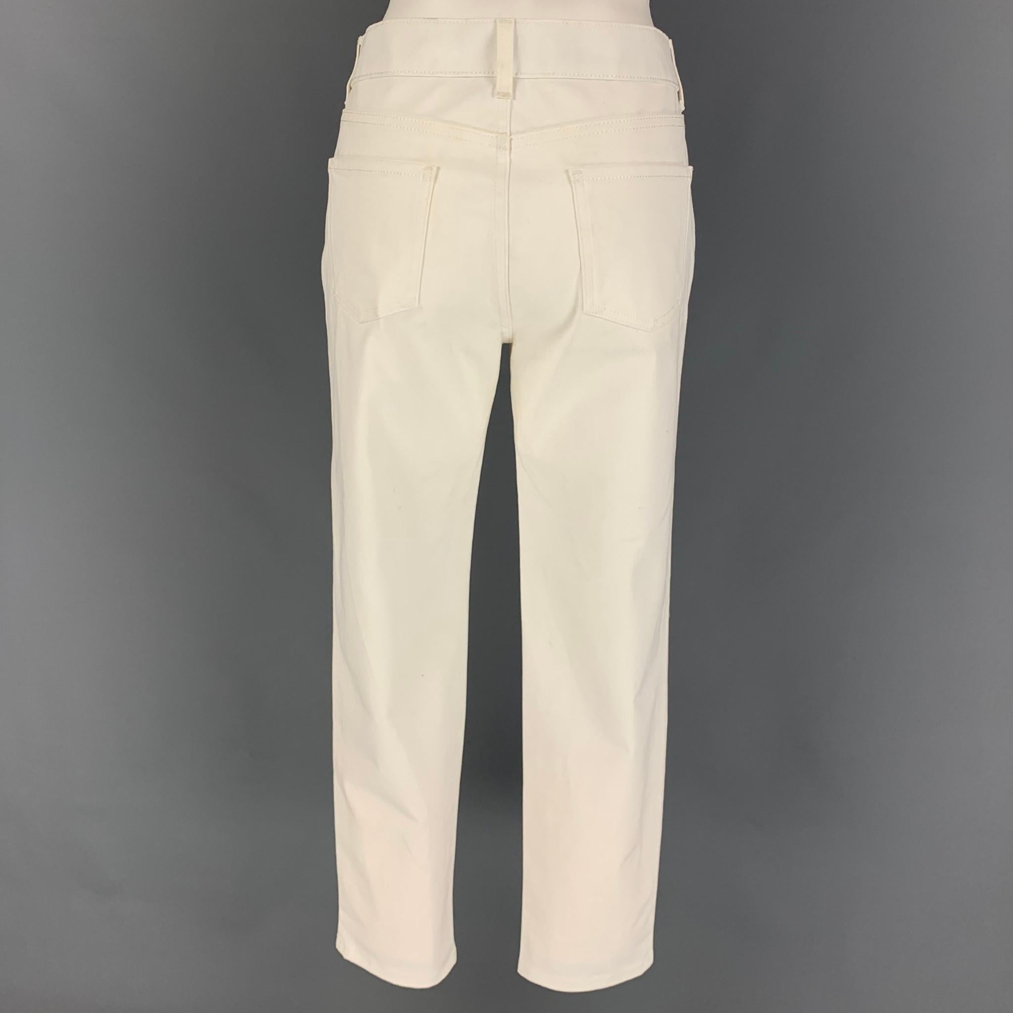SALVATORE FERRAGAMO jeans comes in white cotton featuring a skinny fit, gold tone hardware, and a zip fly closure. Made in Italy. 

New With Tags. 
Marked: 42
Original Retail Price: $690.0

Measurements:

Waist: 32 in.
Rise: 10 in.
Inseam: 28 in. 