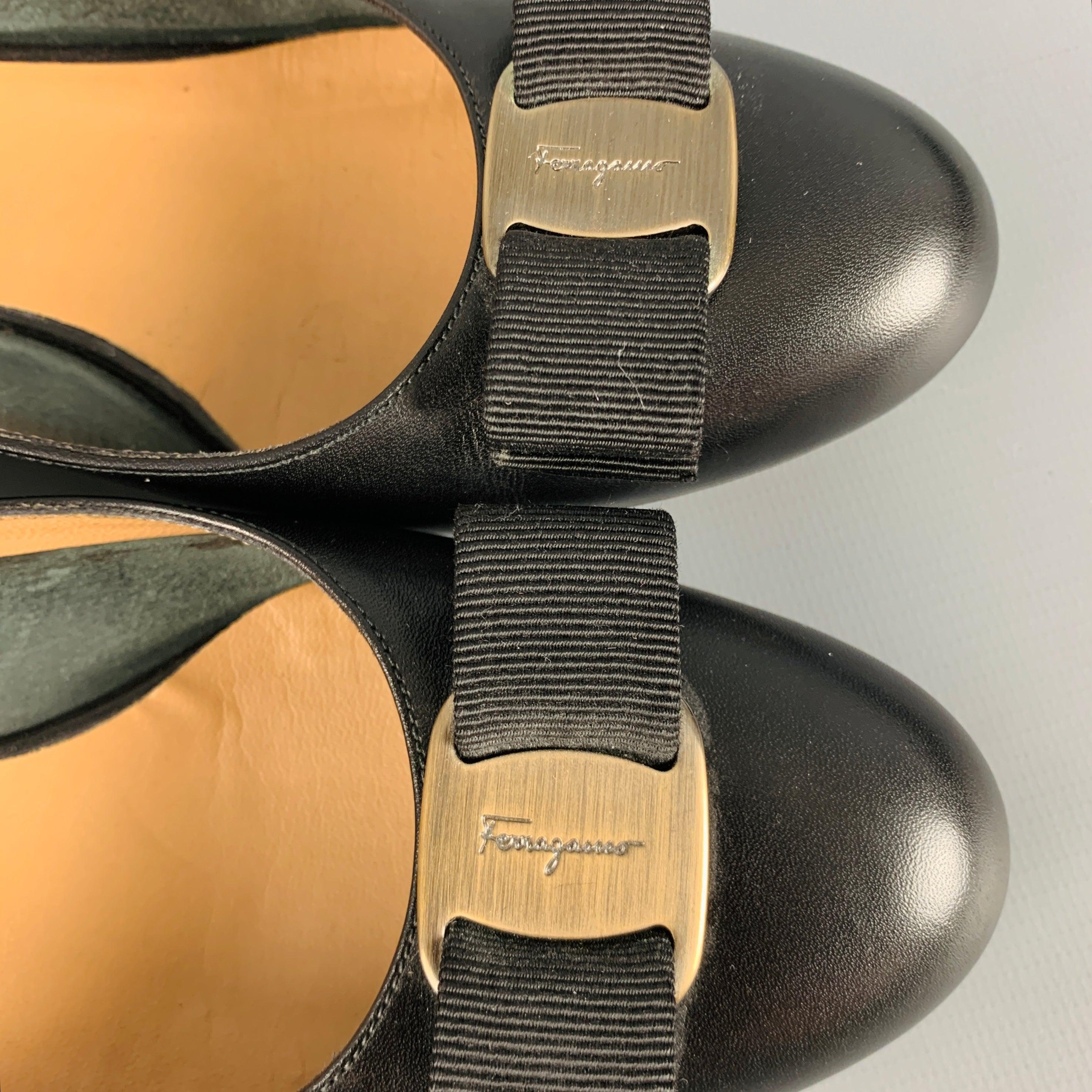 SALVATORE FERRAGAMO Size 7 Black Leather Bow Kitten Heels For Sale 3