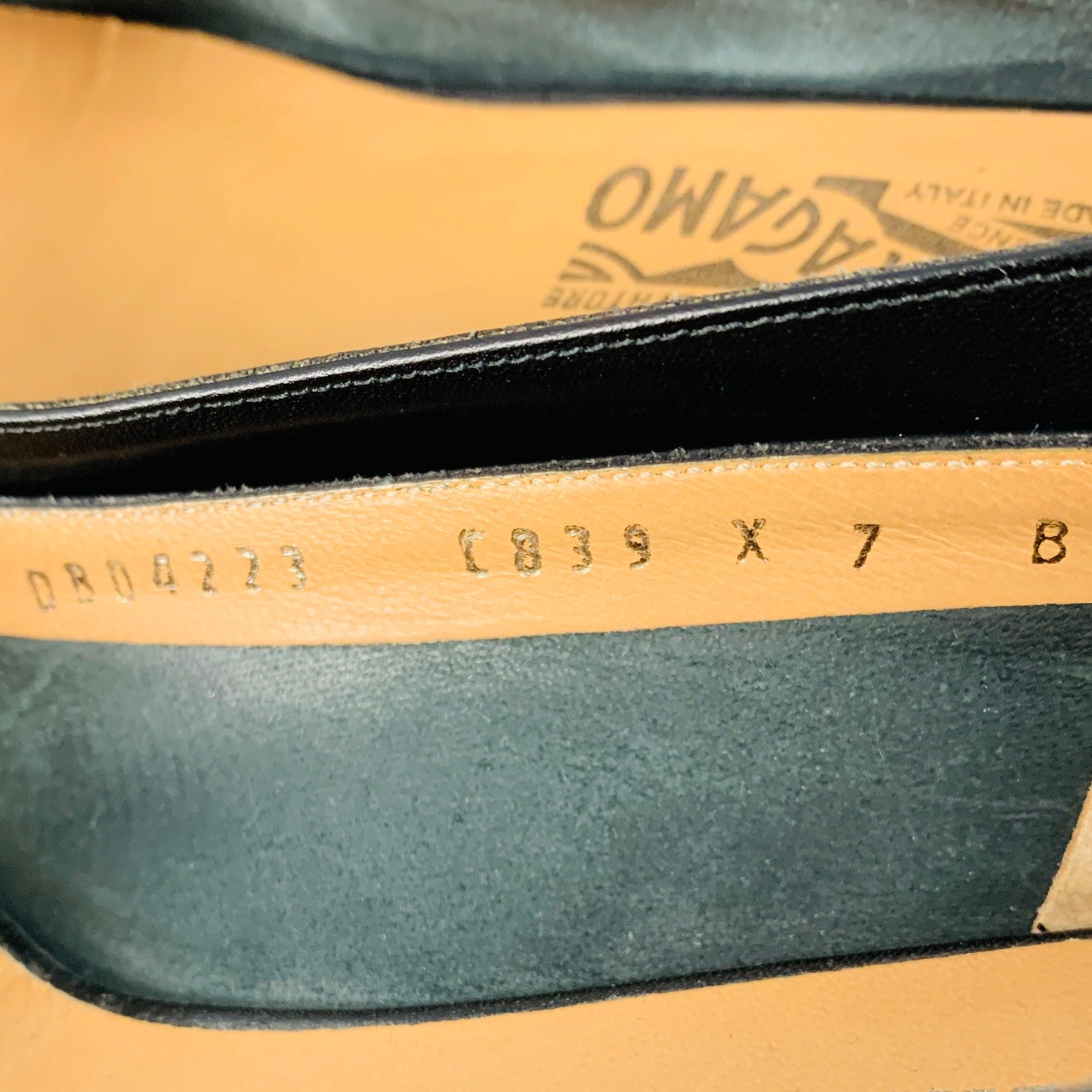SALVATORE FERRAGAMO Size 7 Black Leather Bow Kitten Heels For Sale 5