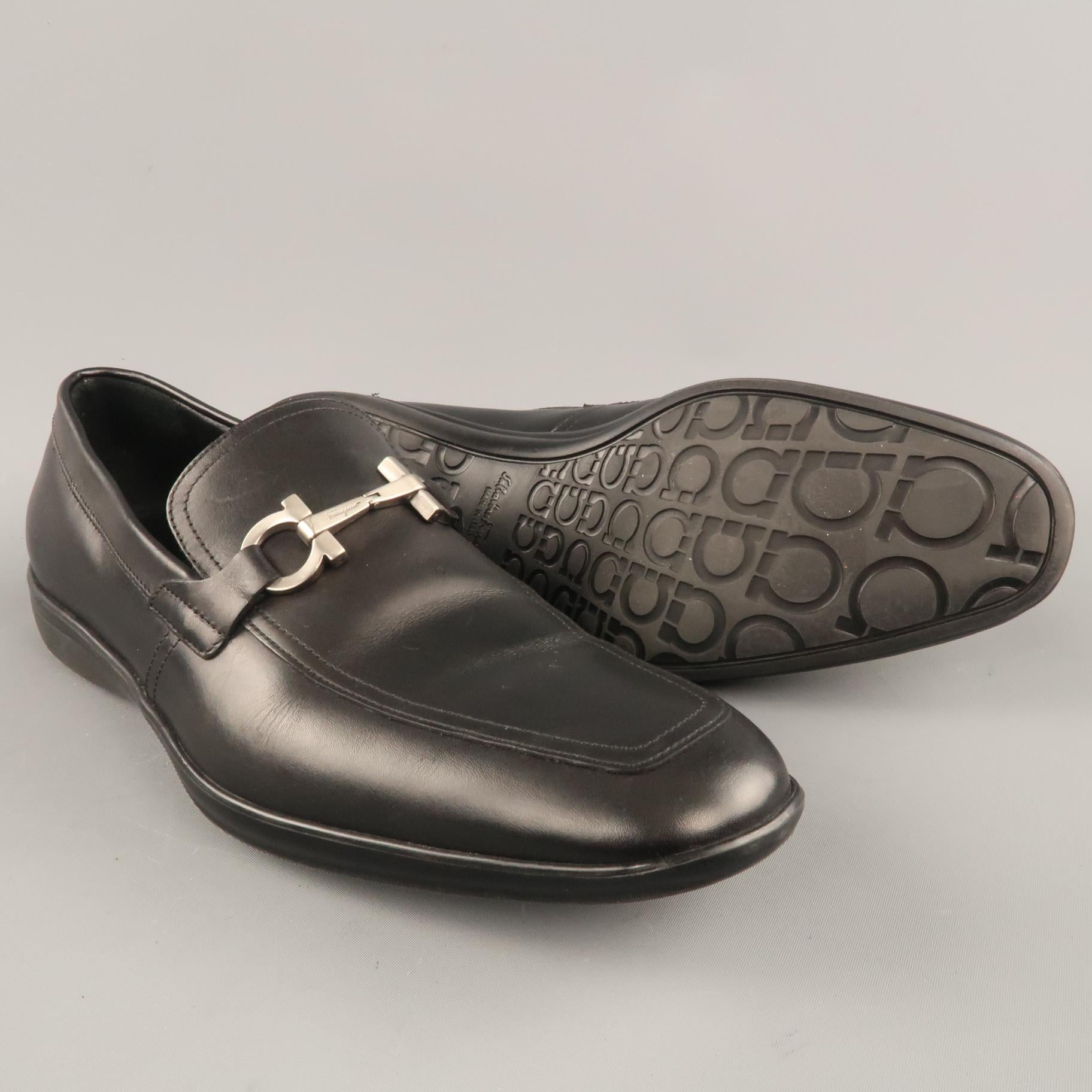 SALVATORE FERRAGAMO Size 8 Black Leather Silver Metal Gancini Loafers (Schwarz)