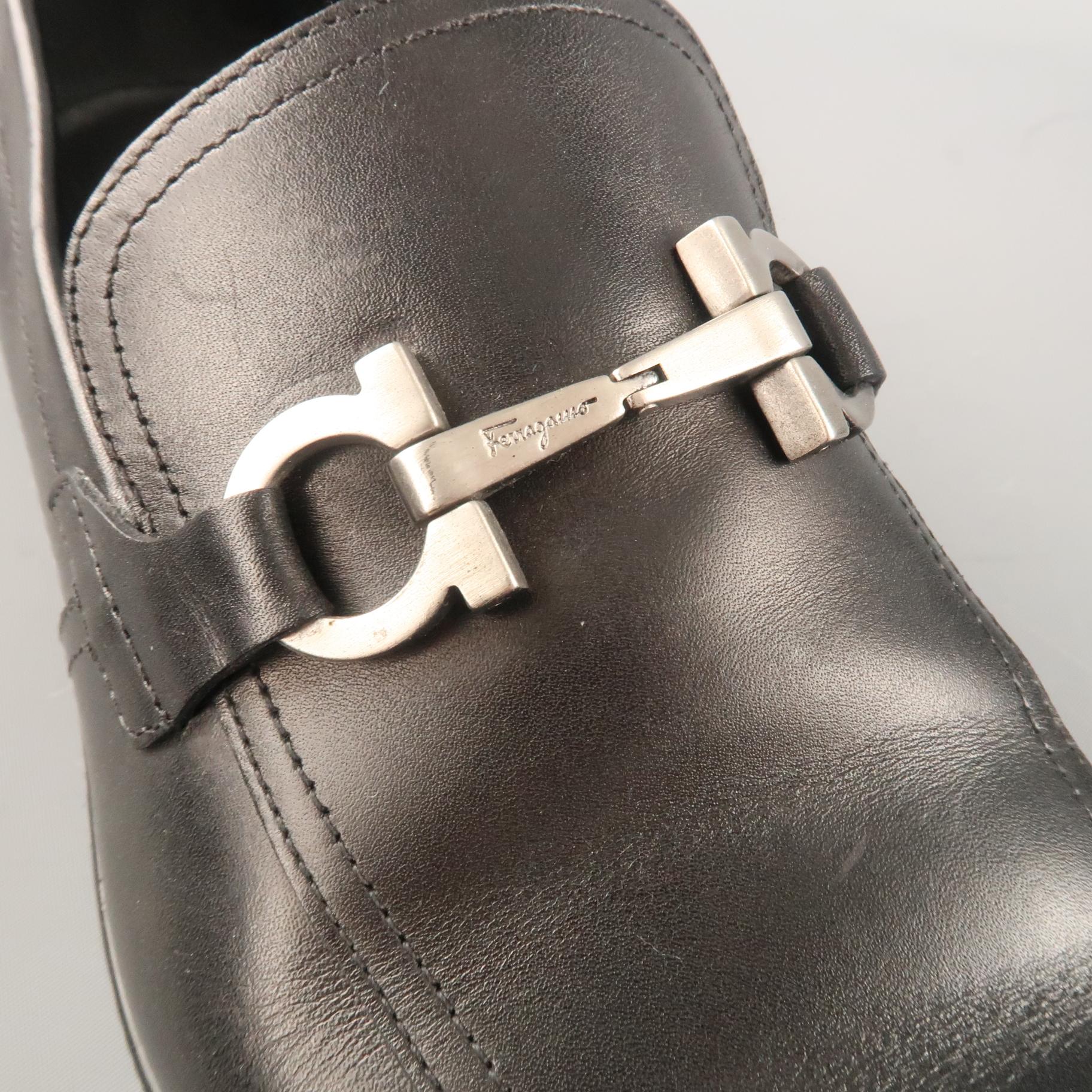 SALVATORE FERRAGAMO Size 8 Black Leather Silver Metal Gancini Loafers Herren