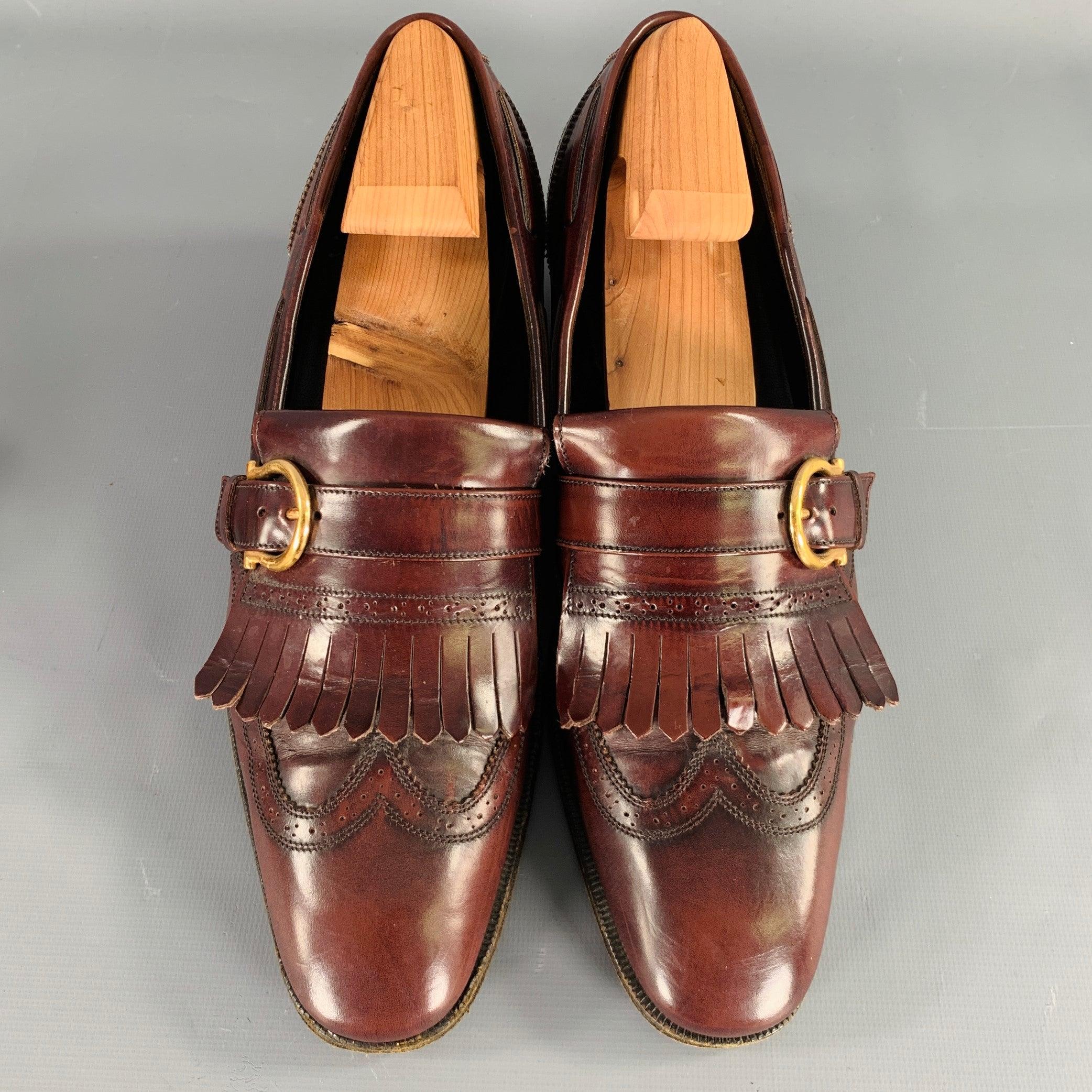 SALVATORE FERRAGAMO Size 8 Burgundy Gold Perforated Leather Wingtip Loafers In Excellent Condition For Sale In San Francisco, CA