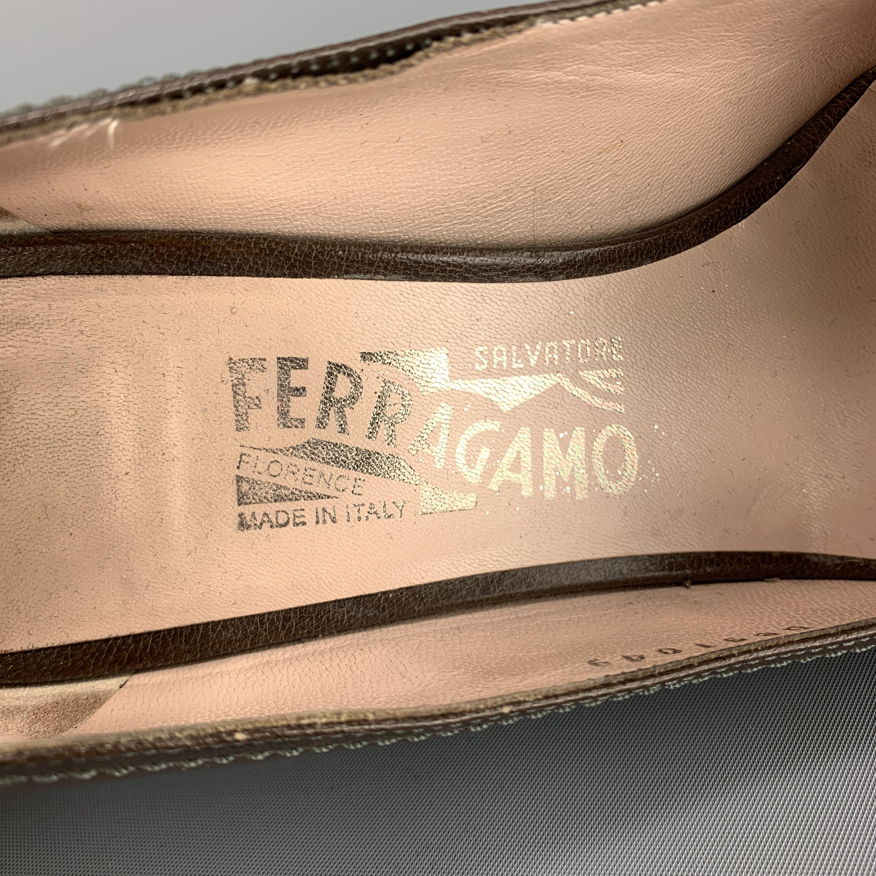 Women's SALVATORE FERRAGAMO Size 8.5 Taupe Leather Gold Tone Gancini Loafer Pumps