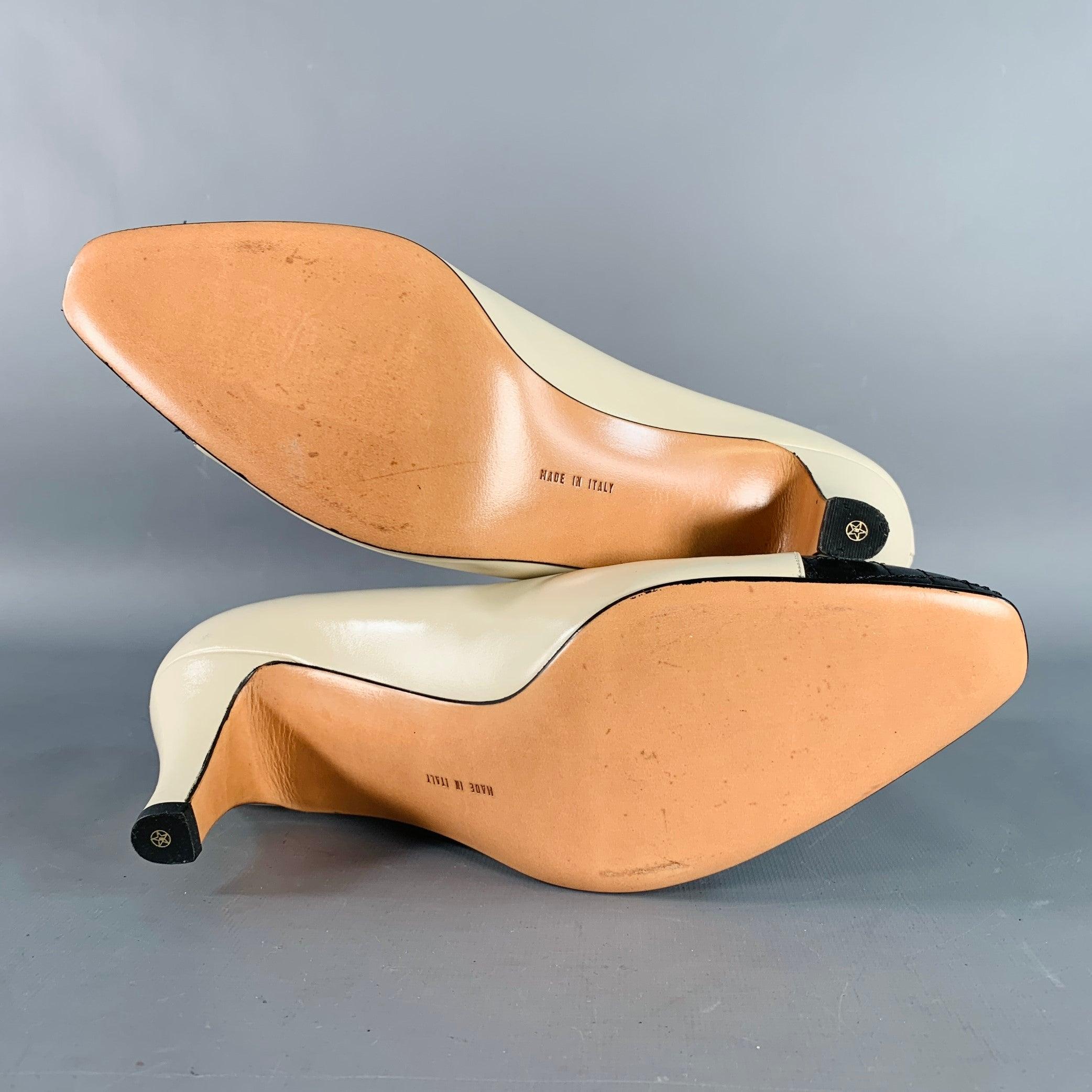 SALVATORE FERRAGAMO Size 9 Beige Black Leather Quilted Cap Toe Pumps For Sale 2