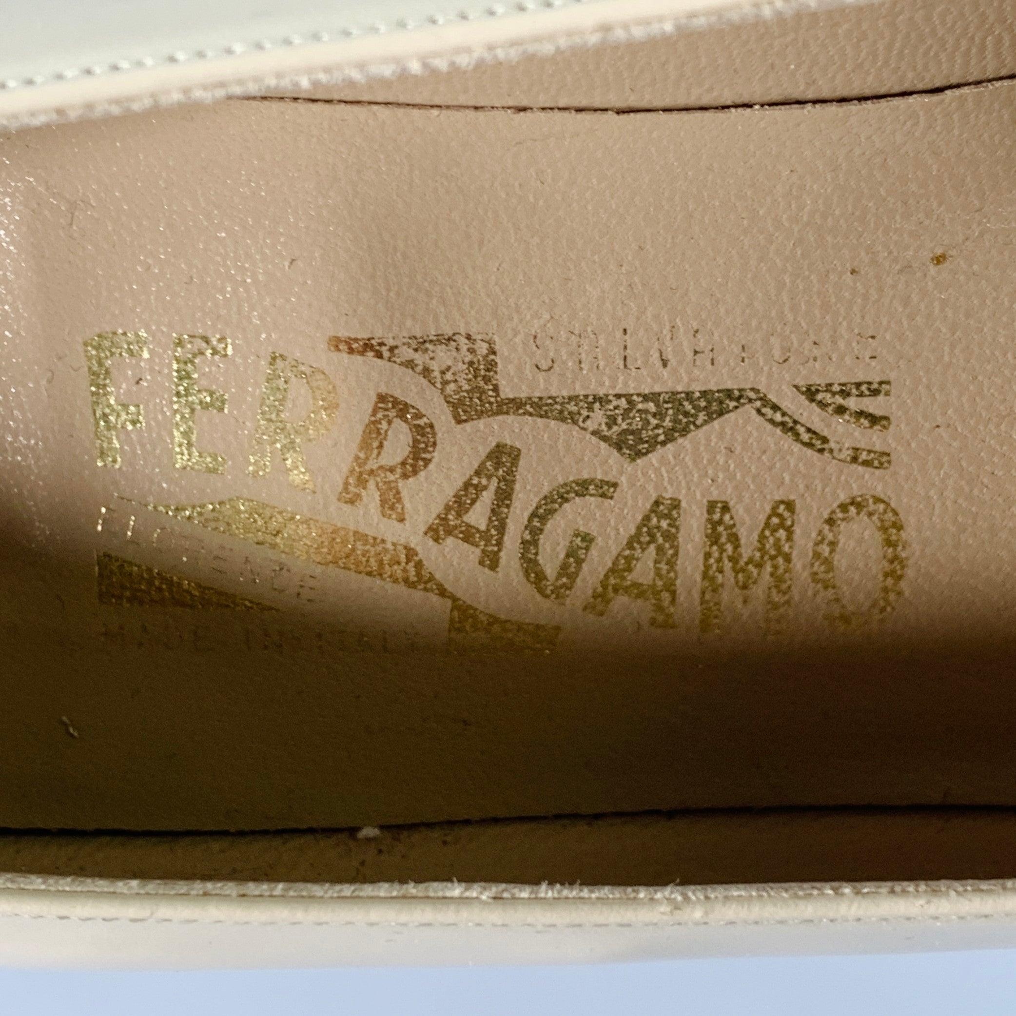 SALVATORE FERRAGAMO Size 9 Beige Black Leather Quilted Cap Toe Pumps For Sale 3