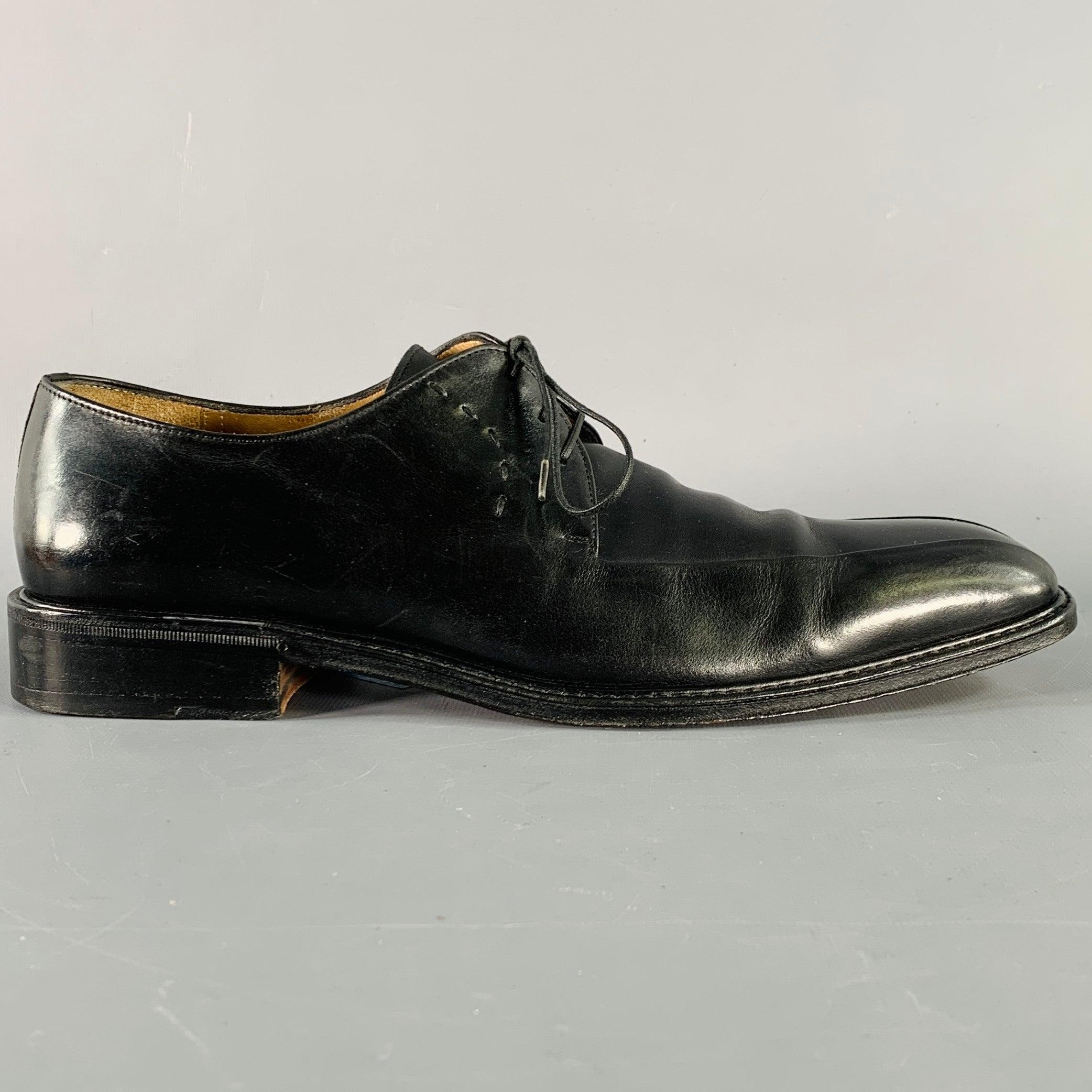SALVATORE FERRAGAMO derby shoes
in a black leather featuring tonal stitching details, leather sole, and lace-up closure. Made in Italy.Very Good Pre-Owned Condition. 

Marked:   UG22200 S21 U 9 DOutsole: 12 x 4 inches 
  
  
 
Sui Generis Reference: