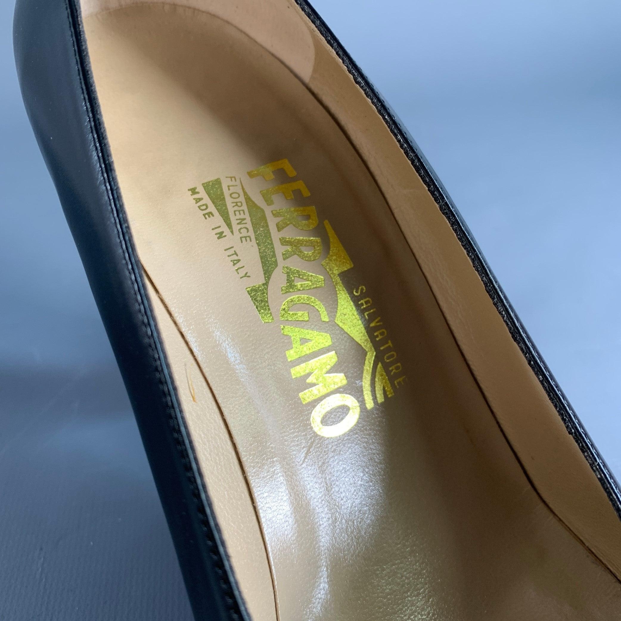SALVATORE FERRAGAMO Size 9 Black Leather Platform Pumps For Sale 4
