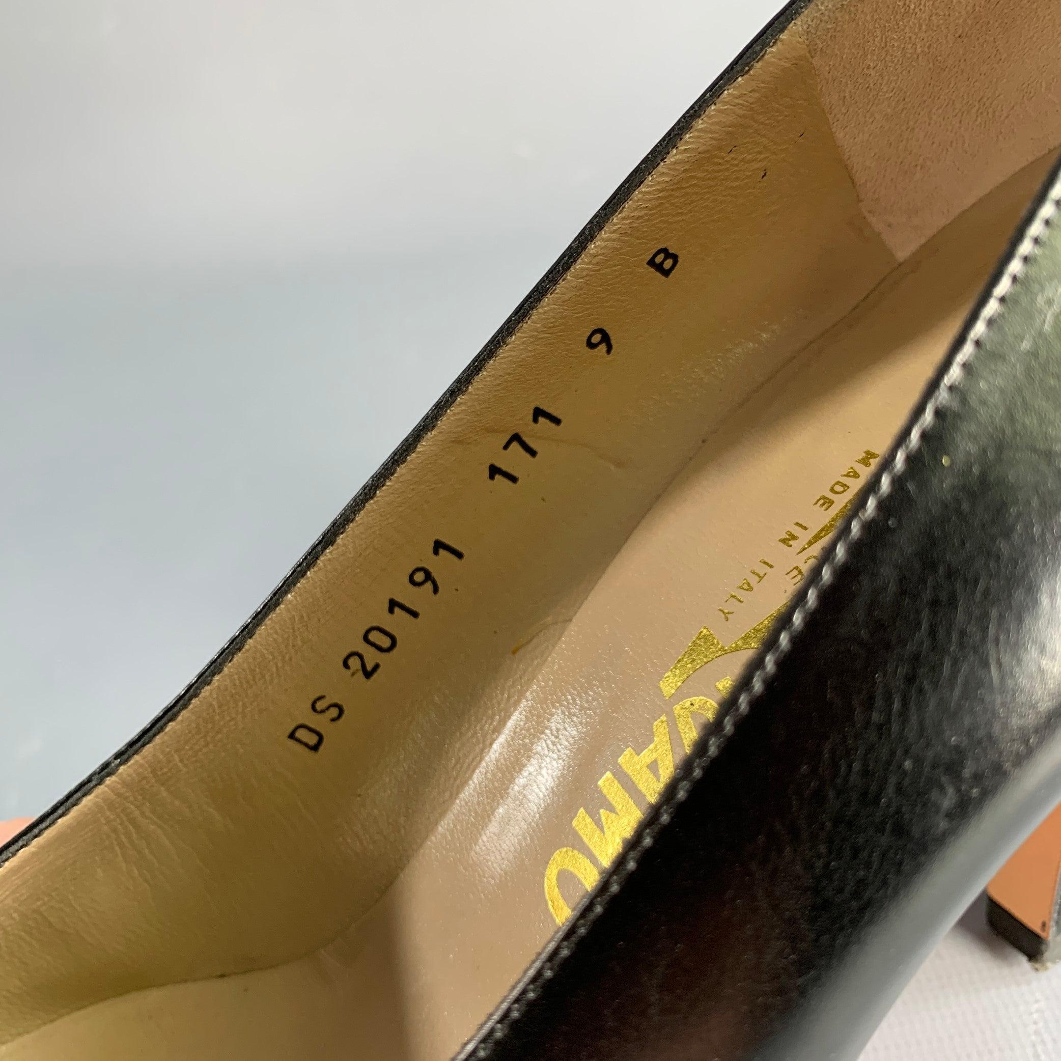 SALVATORE FERRAGAMO Size 9 Black Leather Platform Pumps For Sale 5