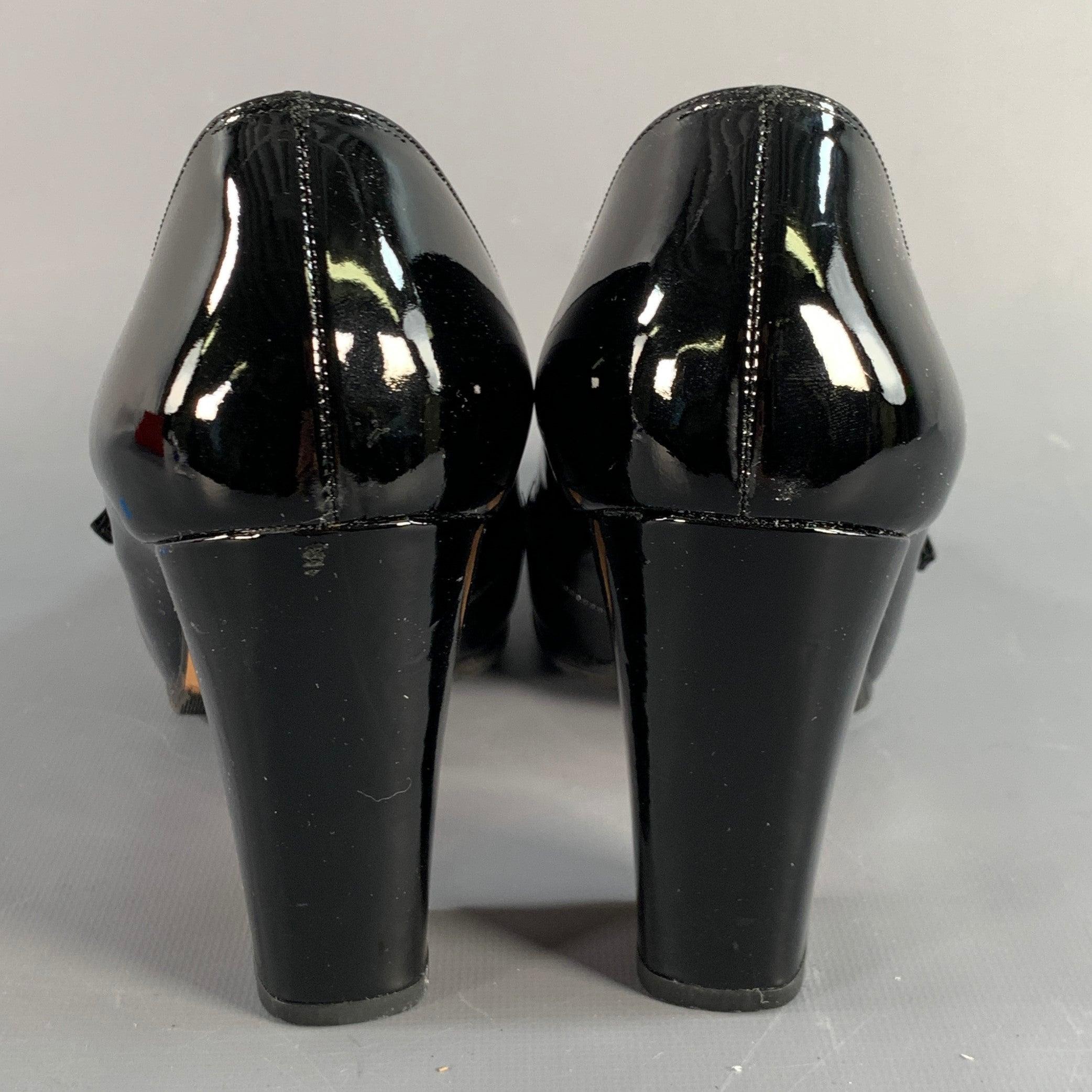 SALVATORE FERRAGAMO Size 9 Black Patent Leather Chunky heel Pumps In Good Condition For Sale In San Francisco, CA