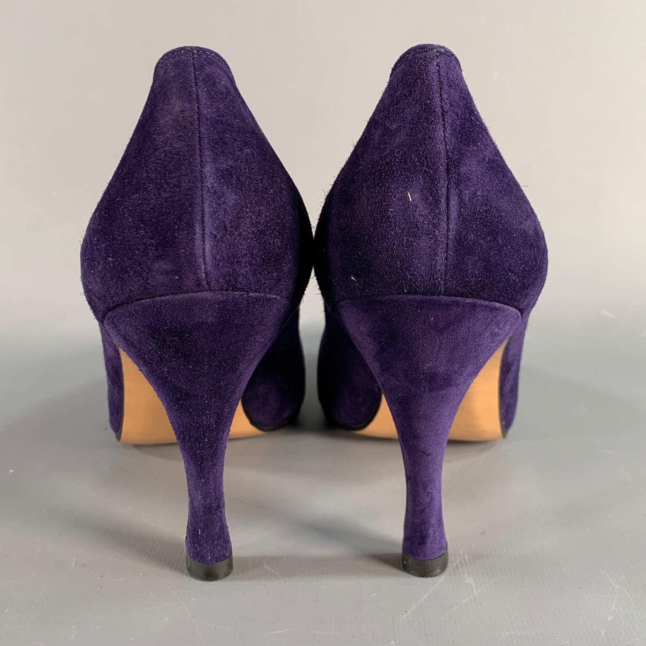 SALVATORE FERRAGAMO Size 9 Purple Suede Pumps In Good Condition For Sale In San Francisco, CA