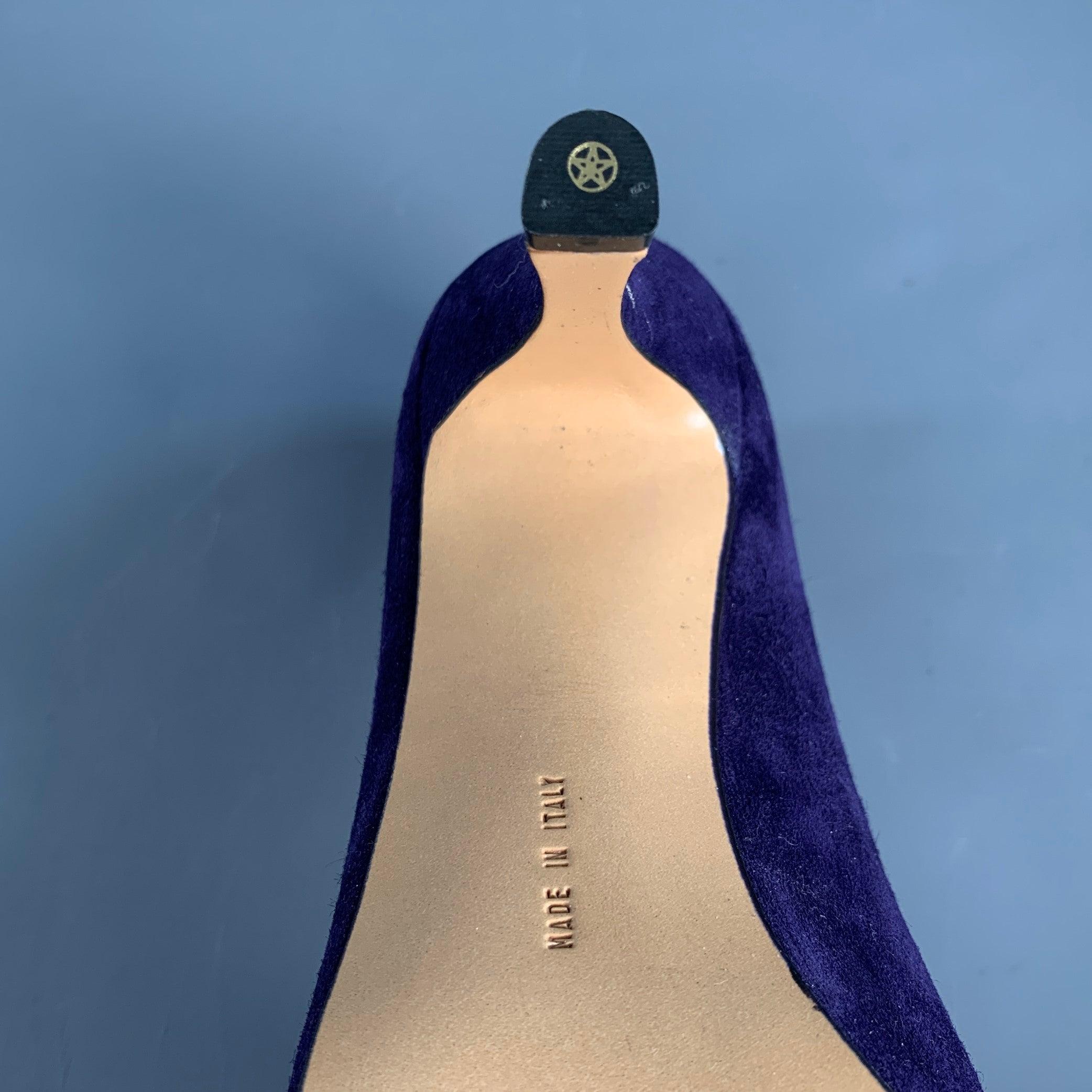 SALVATORE FERRAGAMO Size 9 Purple Suede Pumps For Sale 4