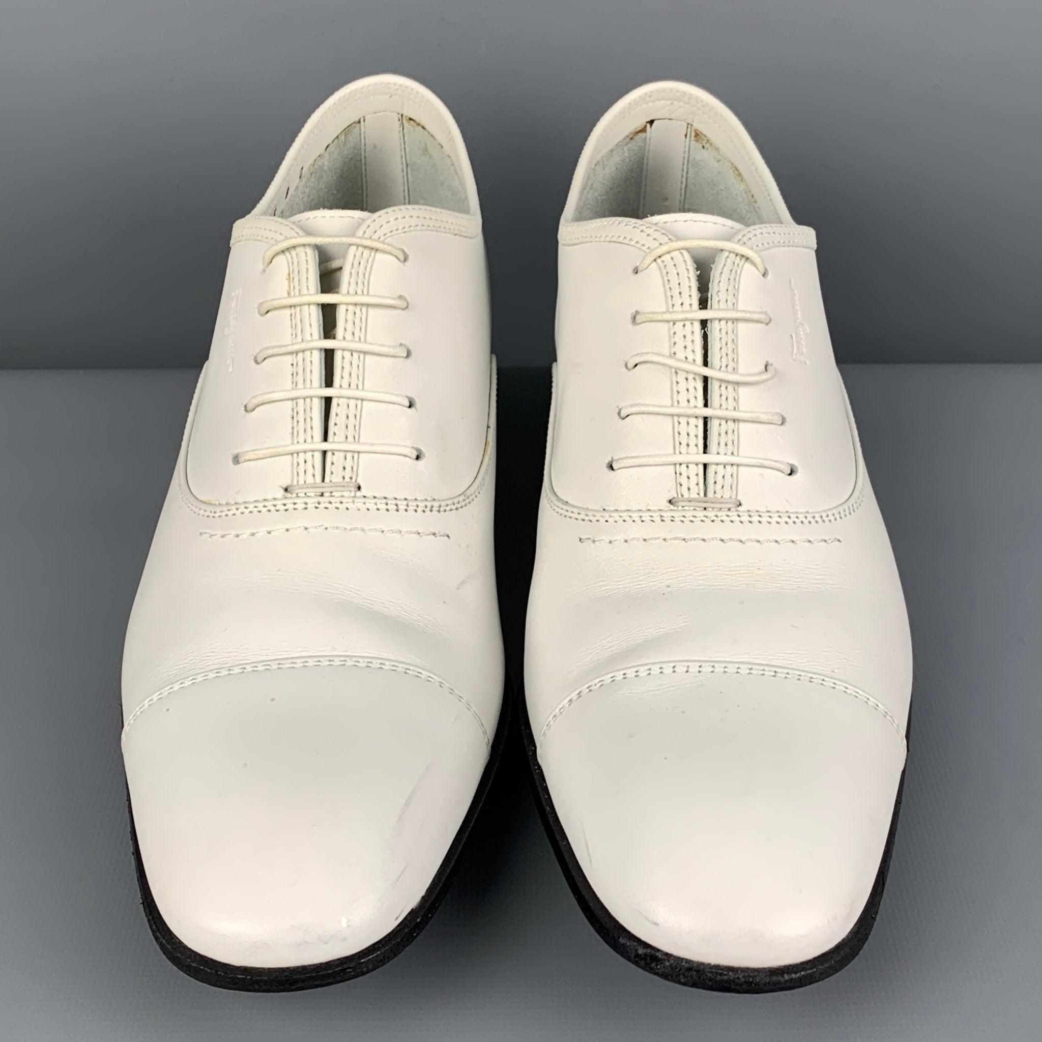 Men's SALVATORE FERRAGAMO Size 9 White Leather Cap Toe Lace Up Shoes For Sale