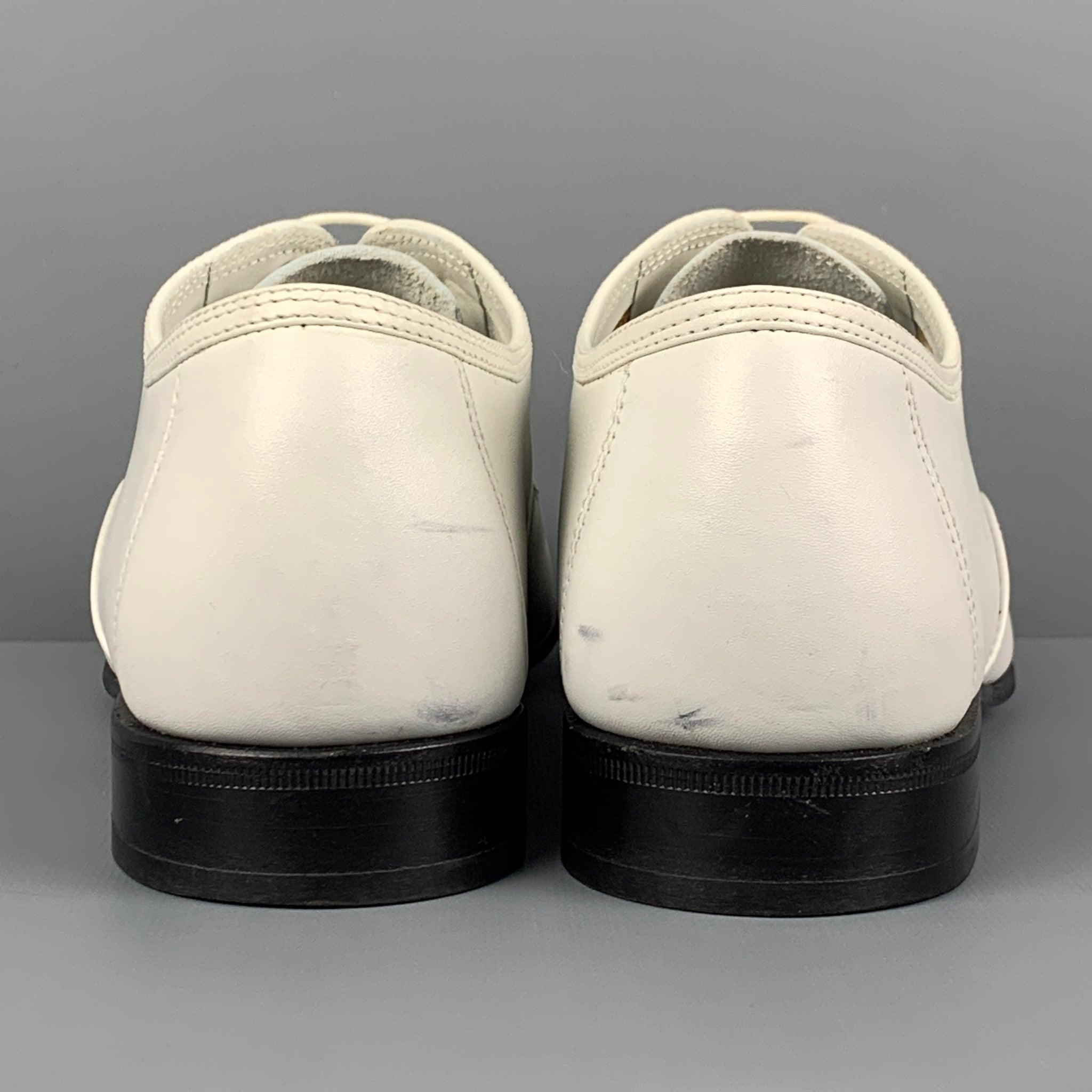 SALVATORE FERRAGAMO Size 9 White Leather Cap Toe Lace Up Shoes For Sale 1