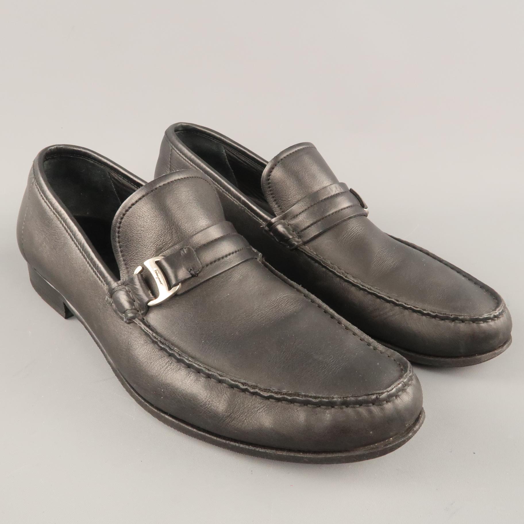 SALVATORE FERRAGAMO loafers come in smooth leather with an apron toe detailed with a leather buckle strap. Made in Italy.
 
Very Good Pre-Owned Condition.
Marked: 9 1/2
 
Outsole: 11.5 x 3.5 in.