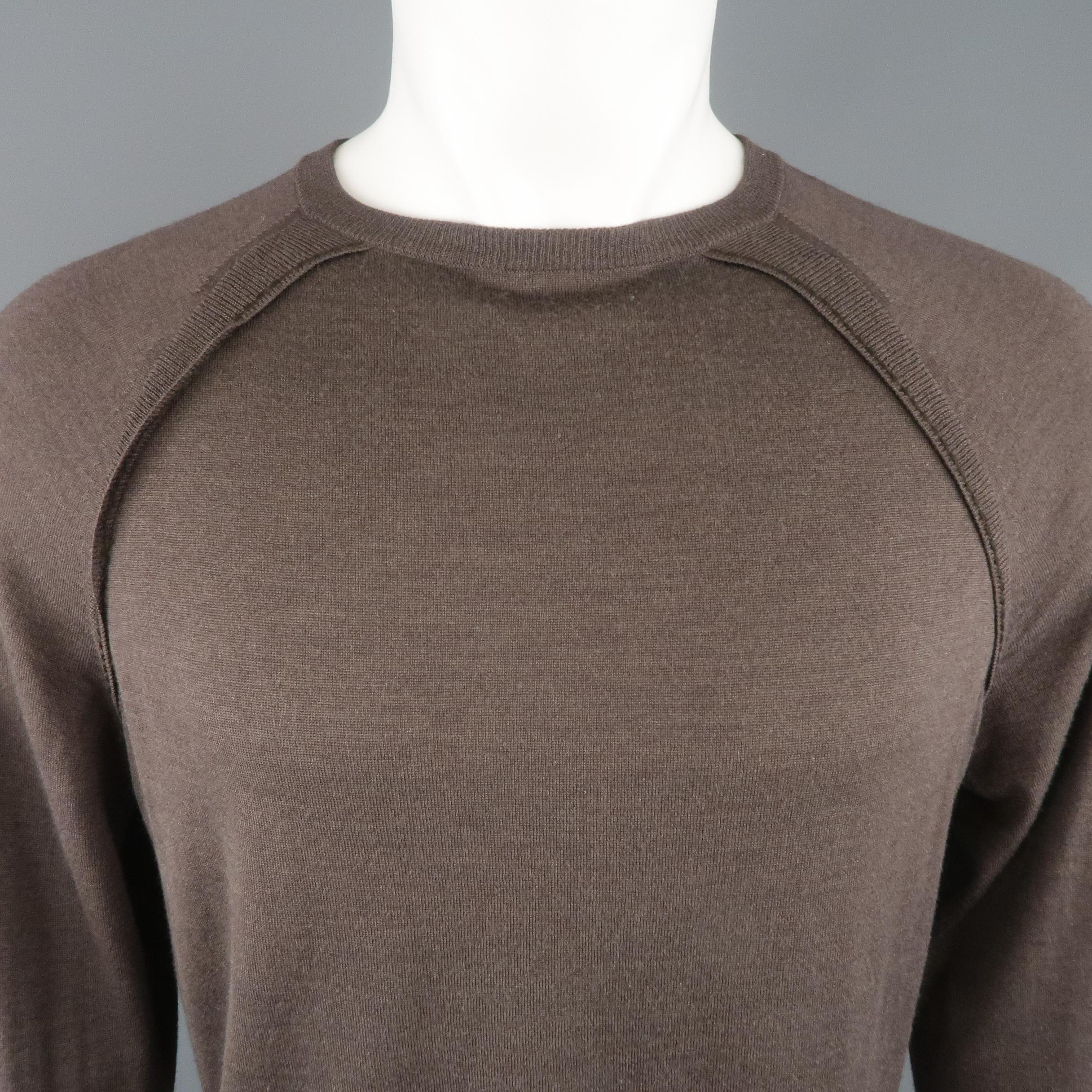 SALVATORE FERRAGAMO pullover sweater comes in taupe fine cashmere blend knit with a round neck, and raglan sleeves with overlay trim detail. Made in Italy.
 
Excellent Pre-Owned Condition.
Marked: M
 
Measurements:
 
Shoulder: 17 in.
Chest: 42