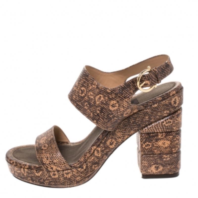 Salvatore Ferragamo - Sandales à plateforme Madrina en cuir gaufré Taille 39 Bon état - En vente à Dubai, Al Qouz 2