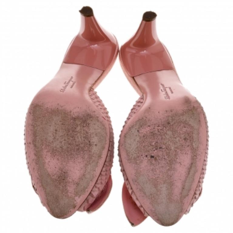 Donna Salvatore Ferragamo, pelle di serpente e rafia con fiocco, Sandali Peep Toe, misura 37 in vendita