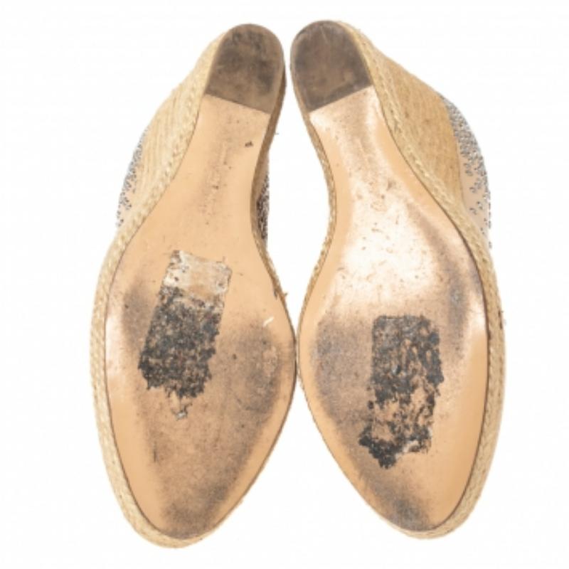 A feminine flair and a sophisticated appeal characterize these dazzling Salvatore Ferragamo pumps. Crafted using quality materials, they will add an opulent charm to your look and complement many looks that you would want to create.